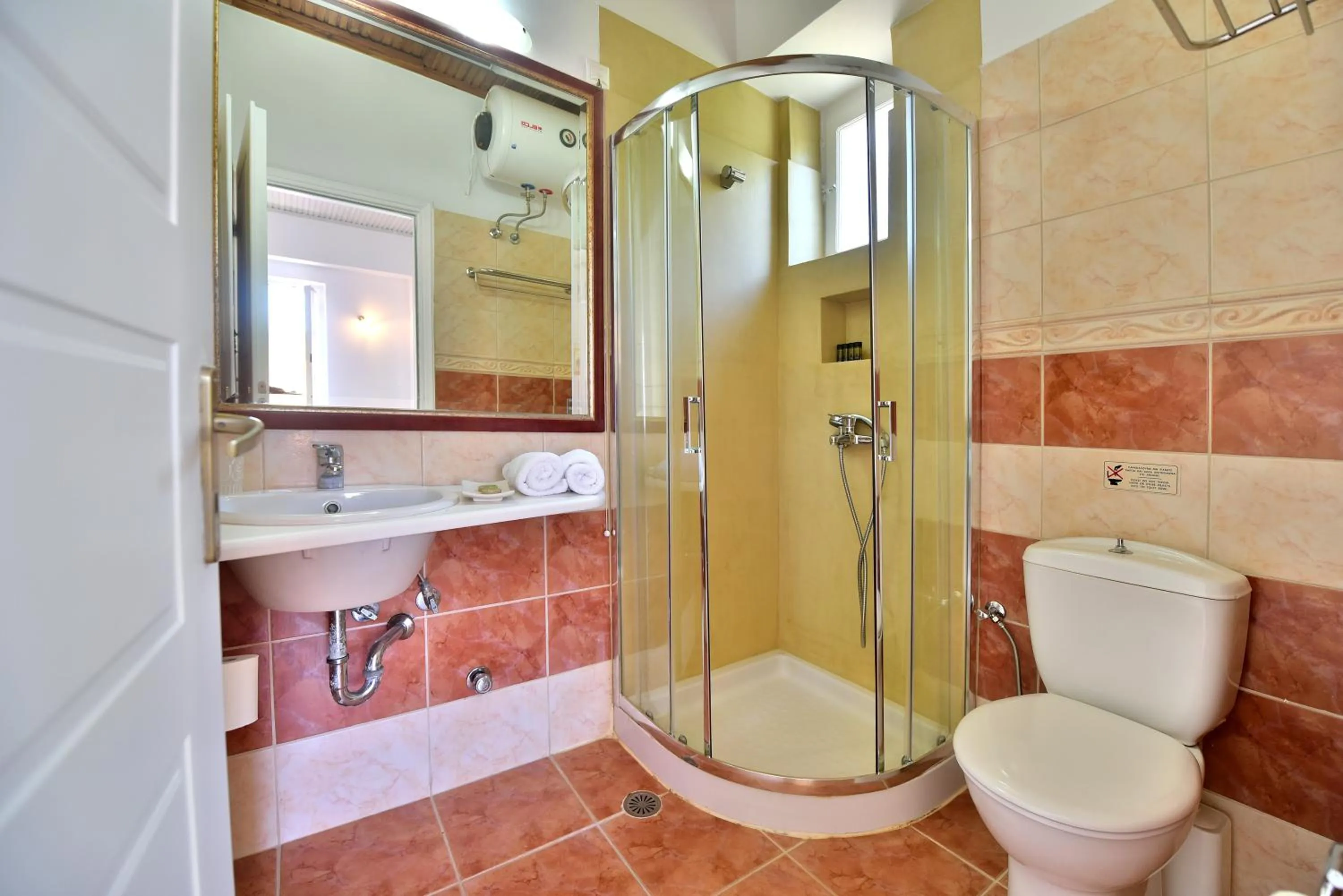 Bathroom in Mistral Hotel