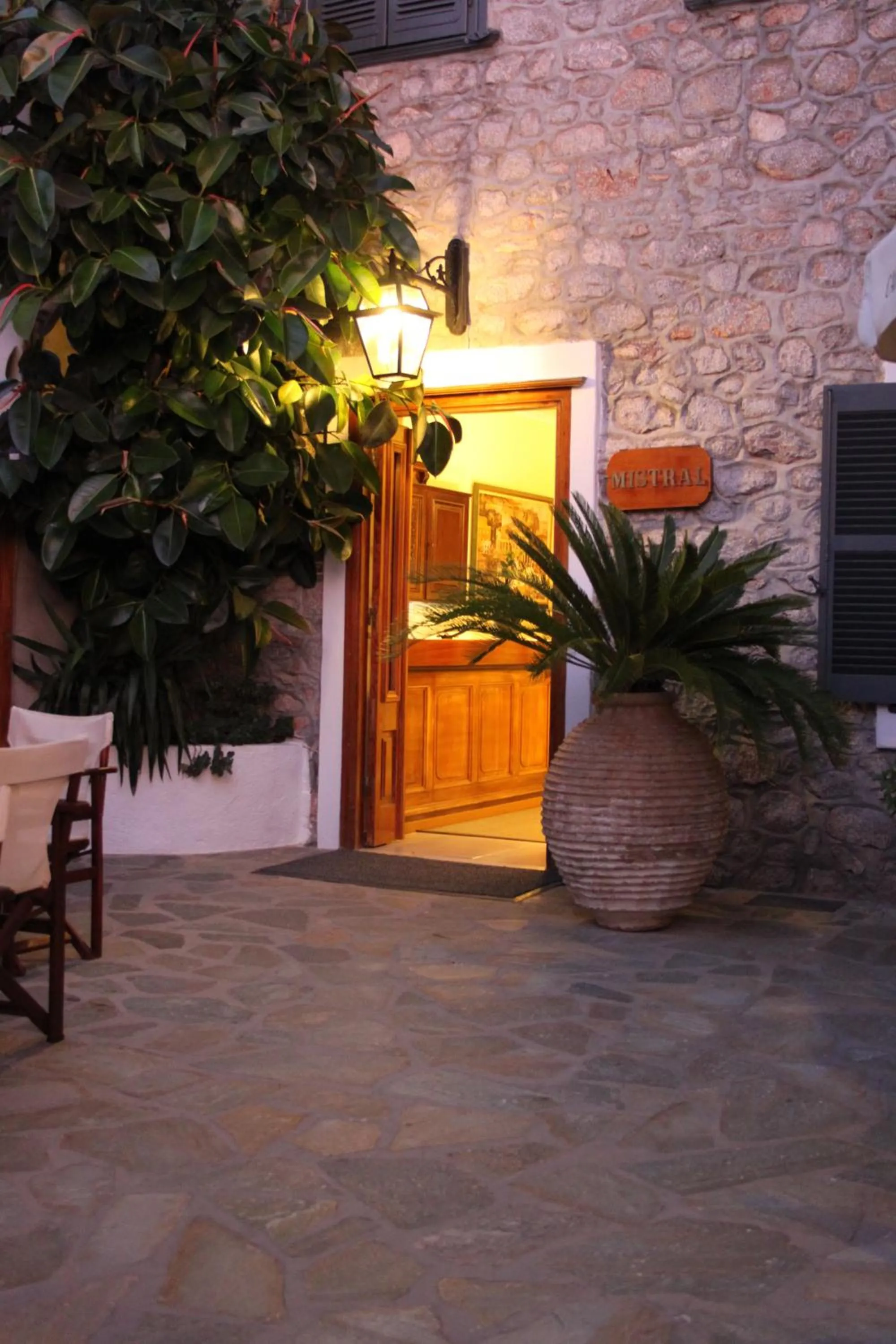 Facade/entrance in Mistral Hotel