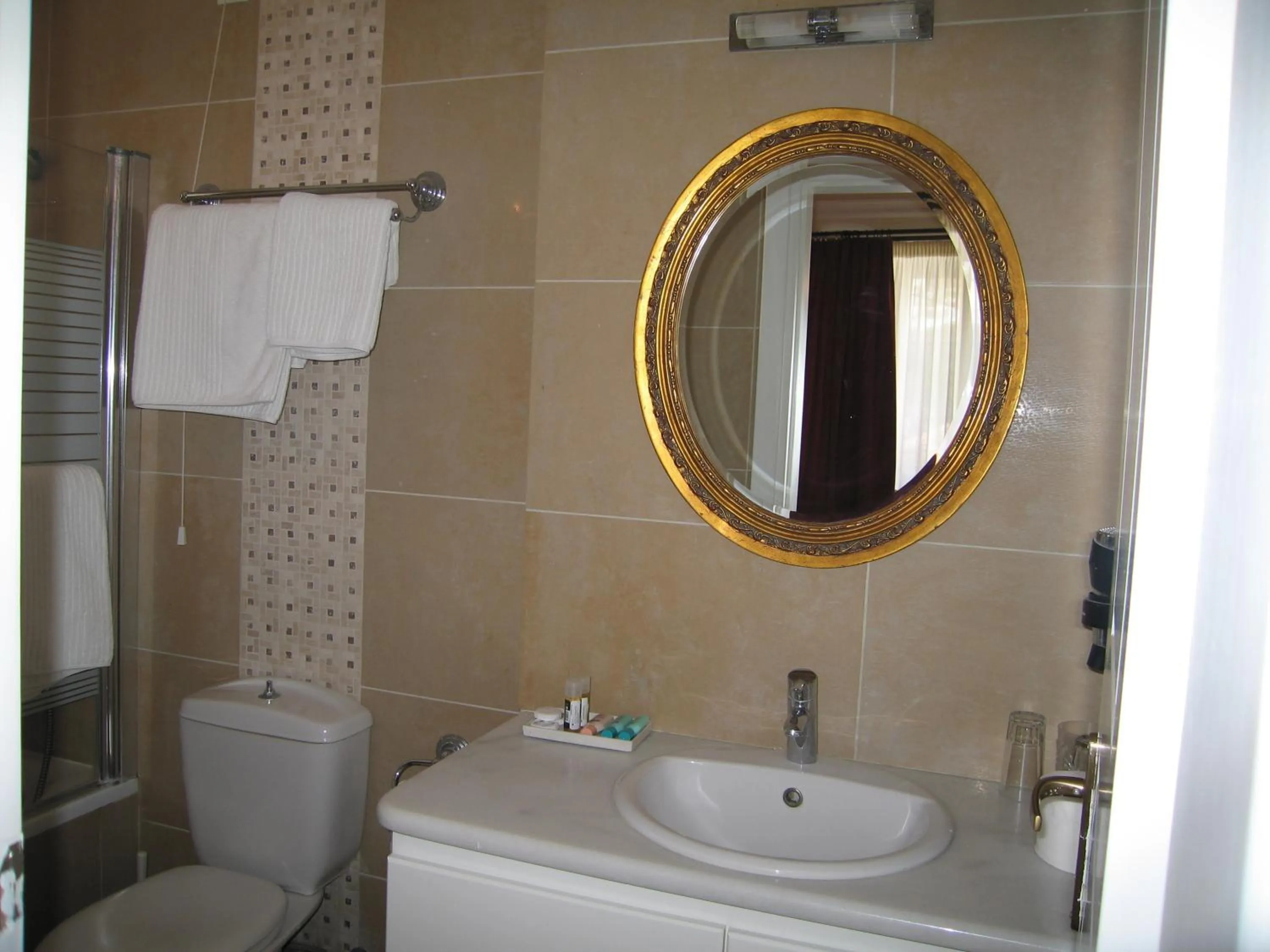 Bathroom in Mistral Hotel