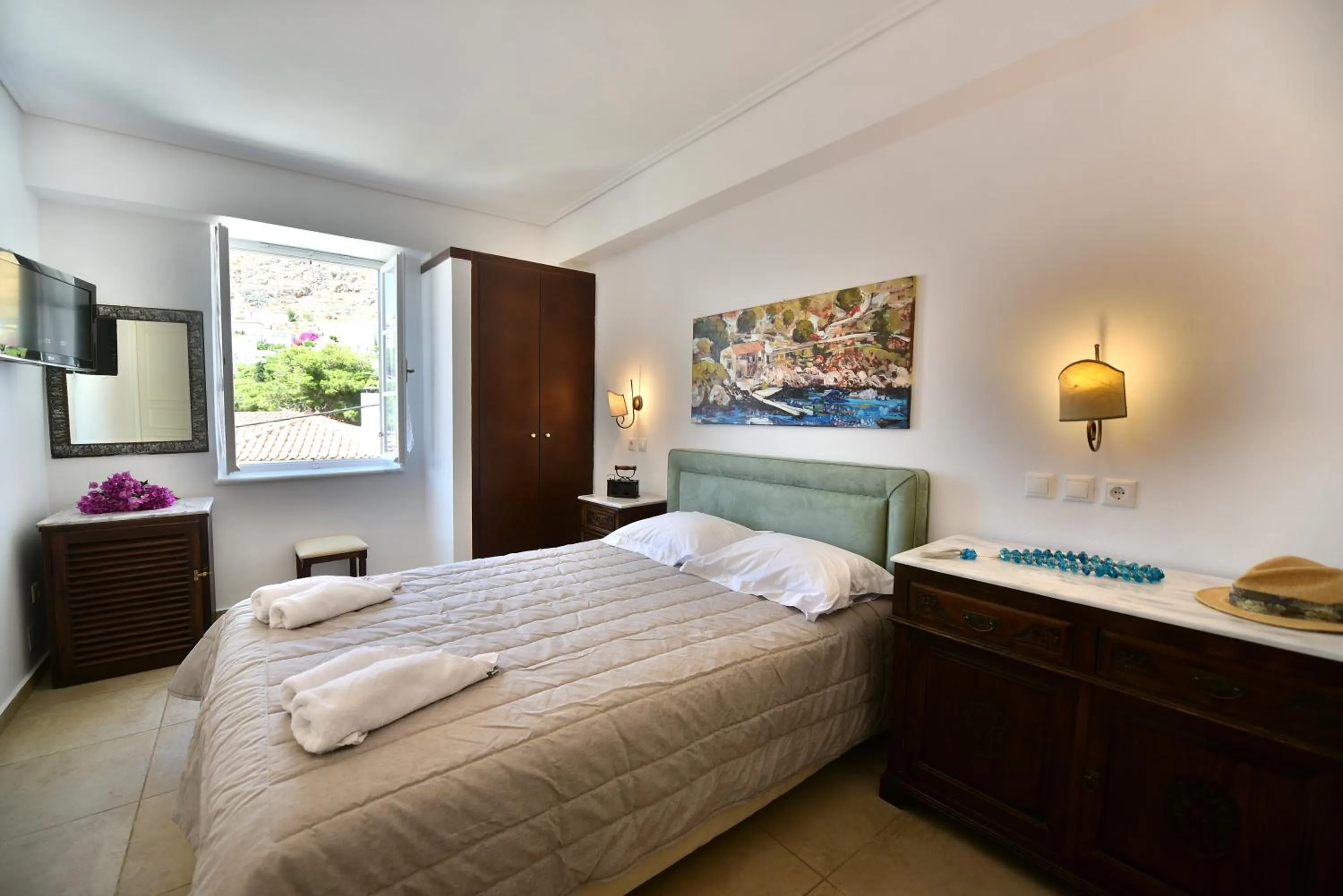 Bedroom, Bed in Mistral Hotel