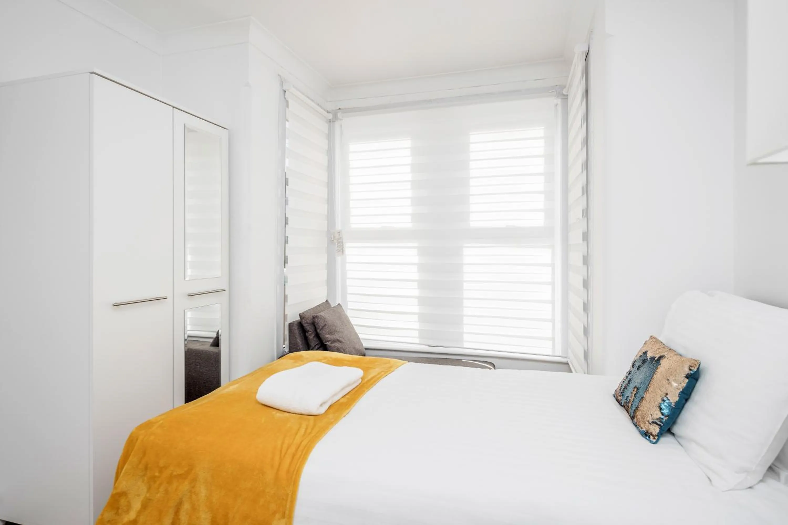 Photo of the whole room, Bed in 4 Bed House - Sleeps 8 - Garden - Parking - Wifi