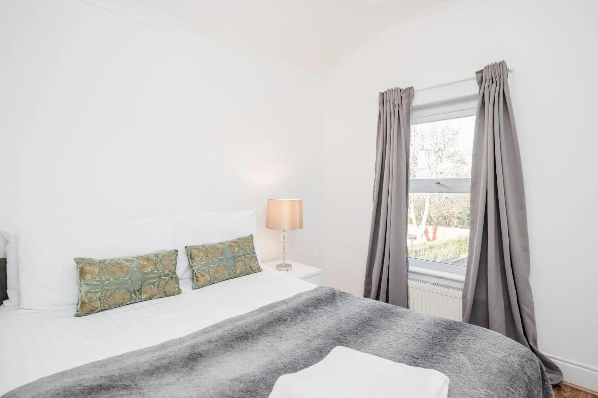 Bedroom, Bed in 4 Bed House - Sleeps 8 - Garden - Parking - Wifi