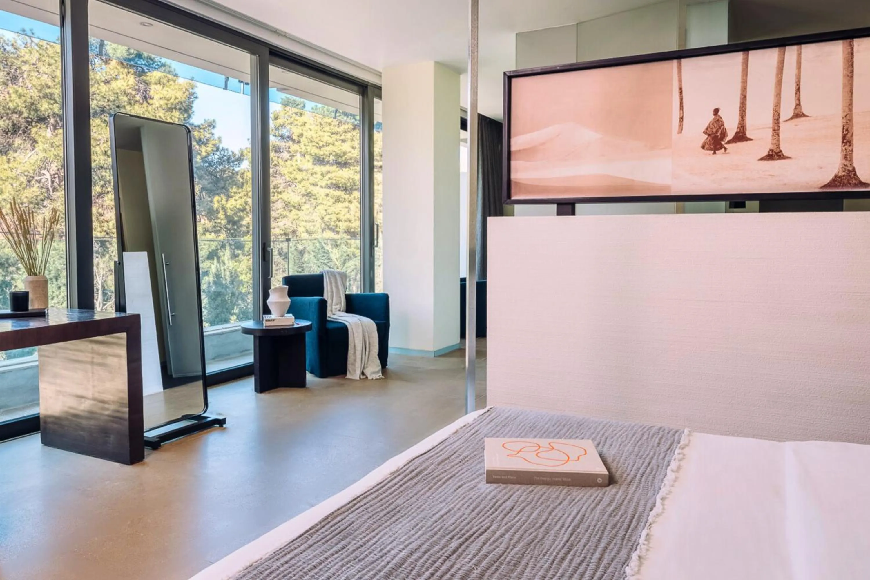 Photo of the whole room in Life Gallery Athens