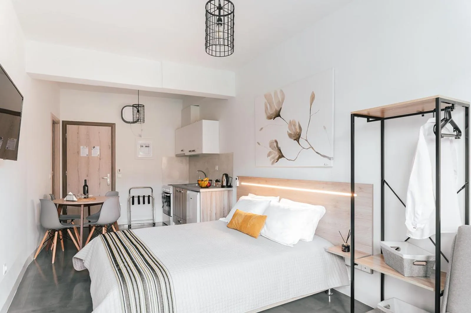 Bed in MAGNOLIA SUITES