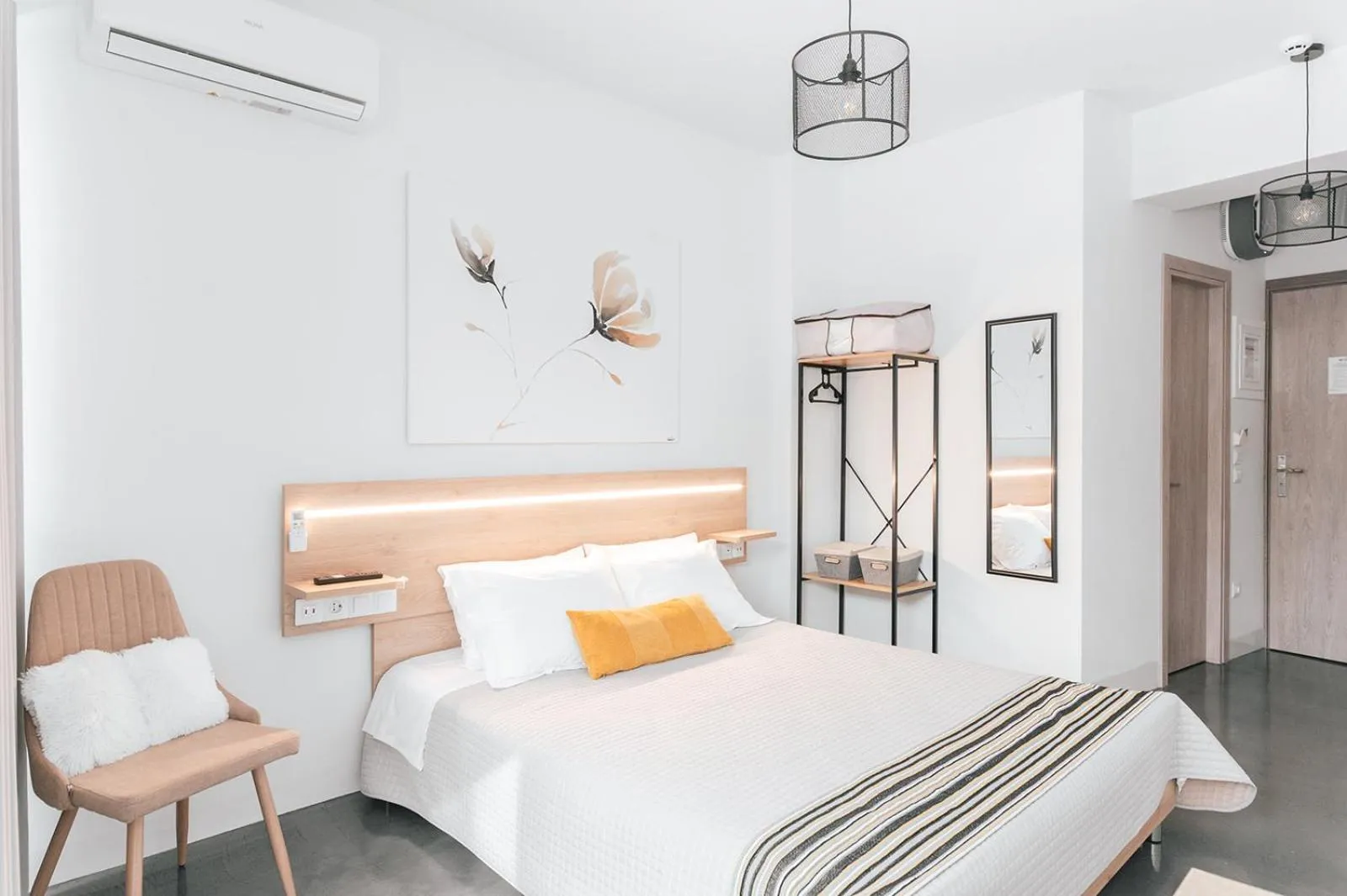 Bed in MAGNOLIA SUITES