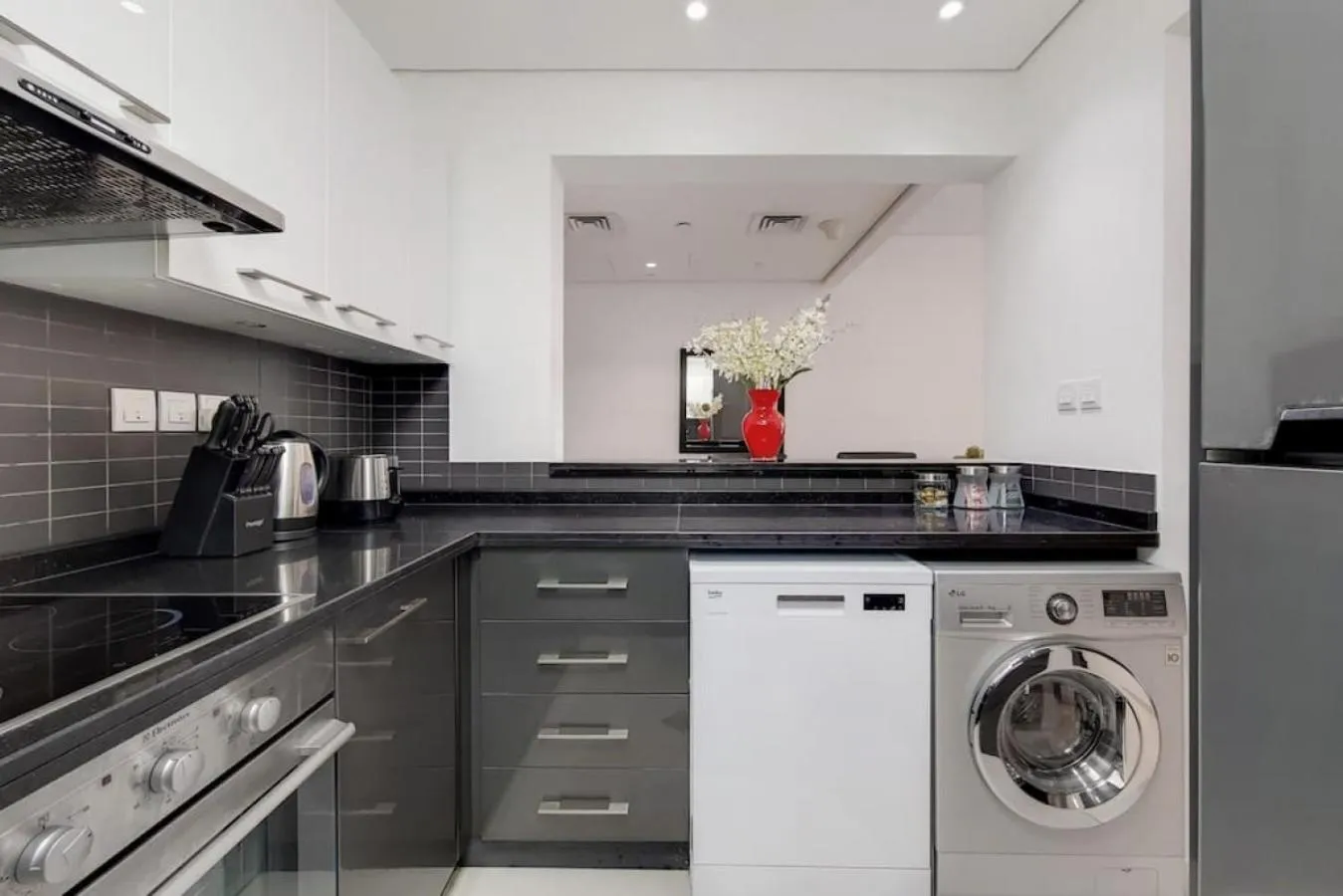 Kitchen or kitchenette in Silverene Tower B, Dubai Marina - Vibrant Two Bedroom