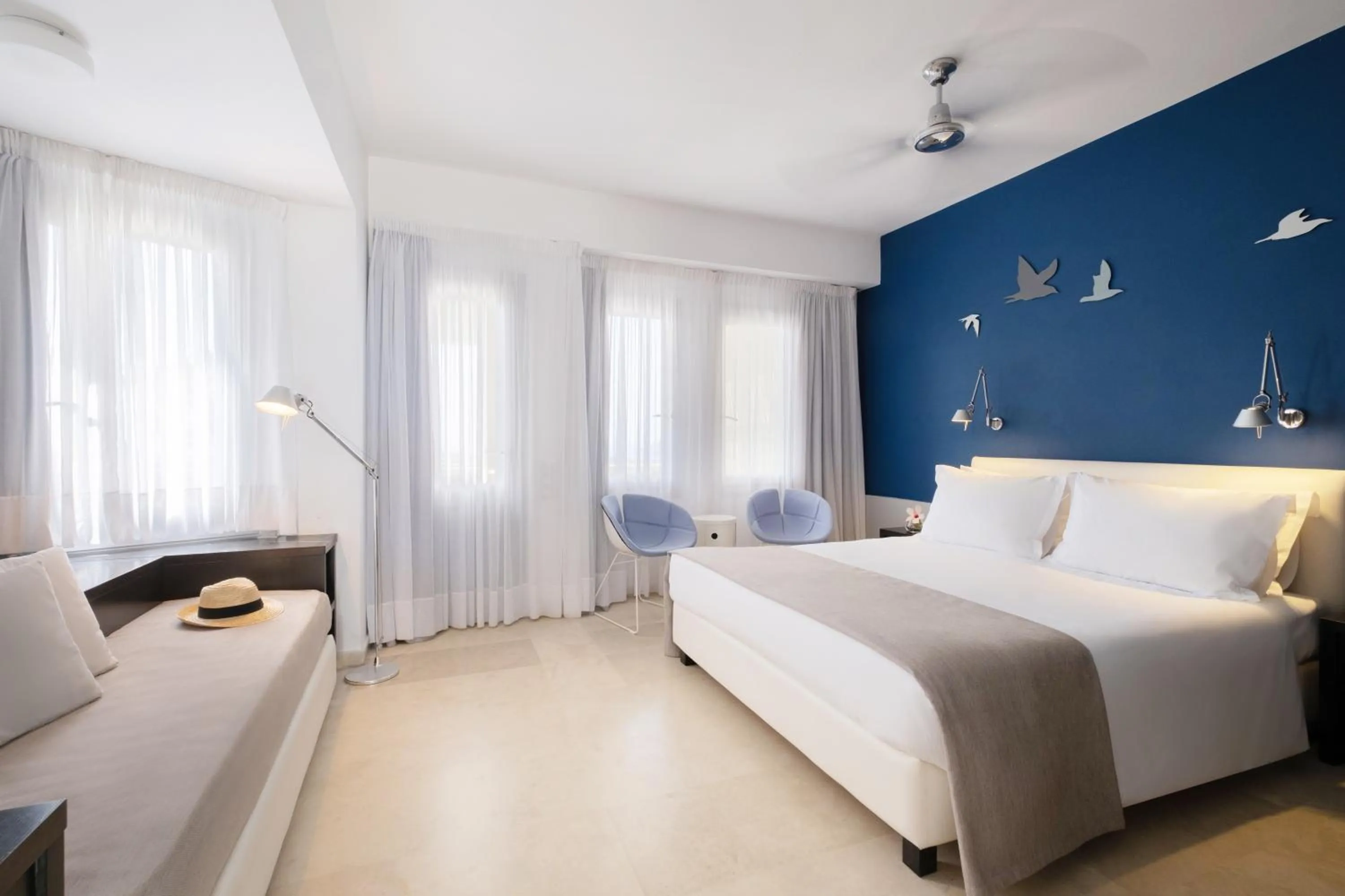 Property building, Bed in The Majestic Hotel