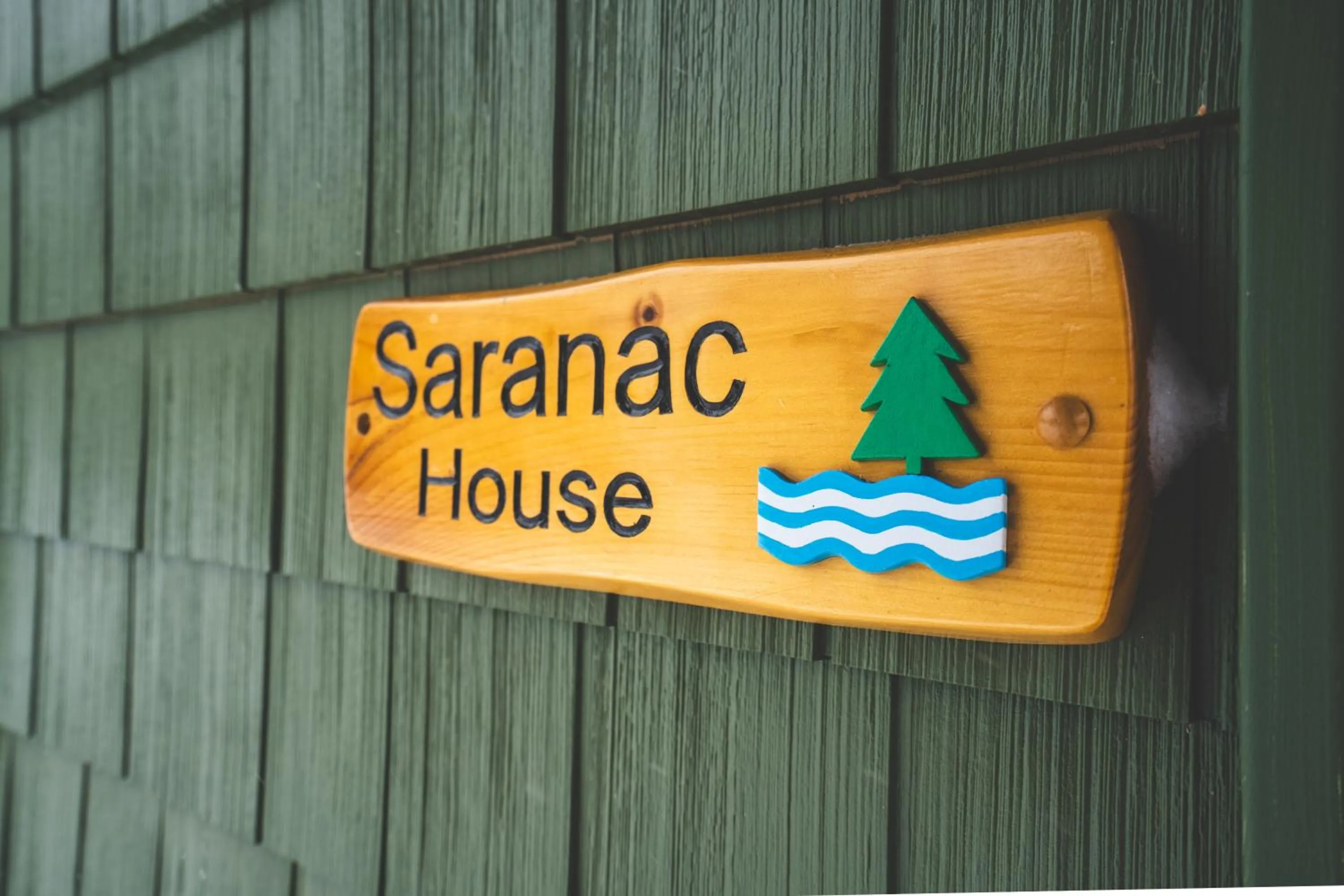 Logo/Certificate/Sign in Wolfjaw Lodge