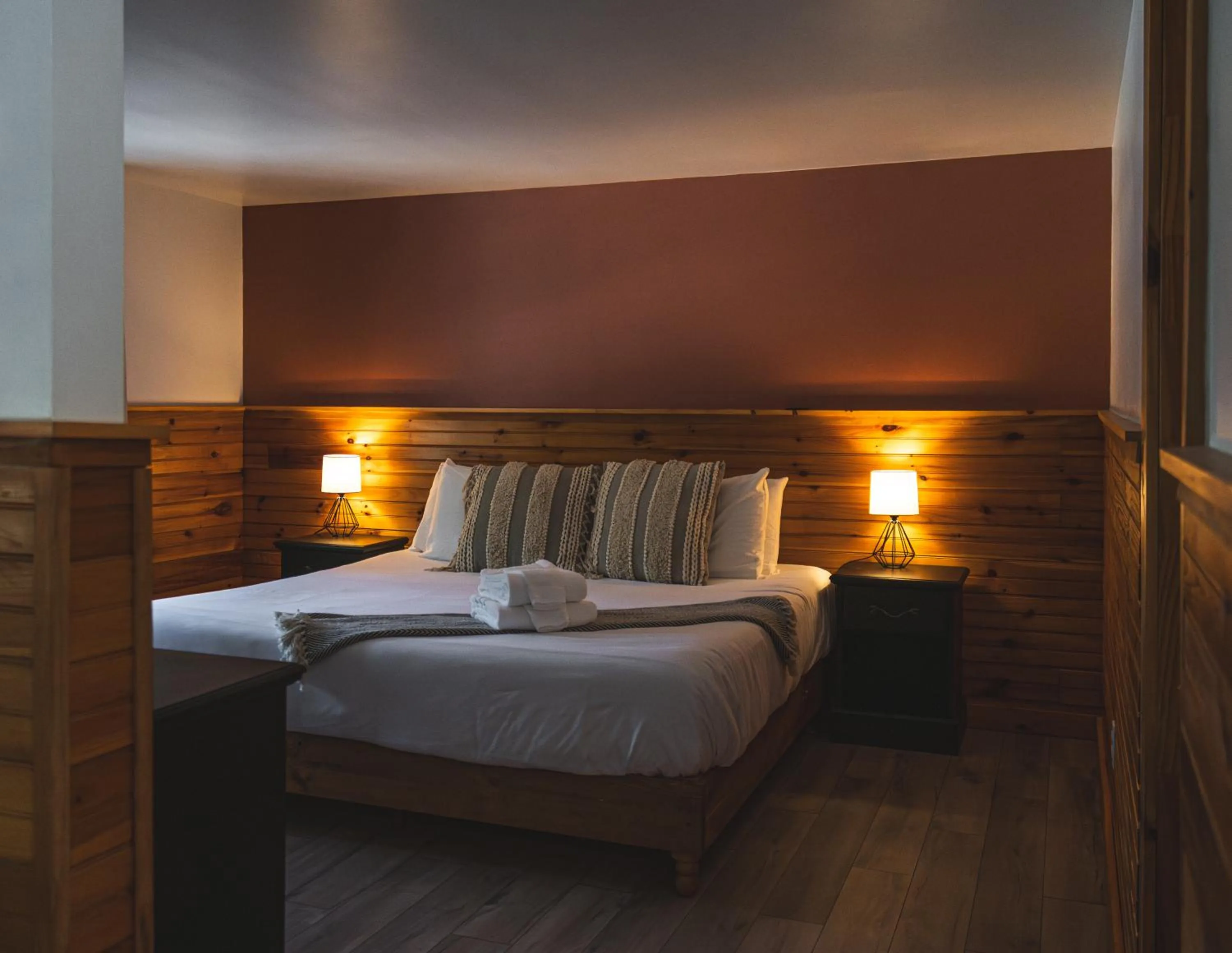 Bed in Wolfjaw Lodge