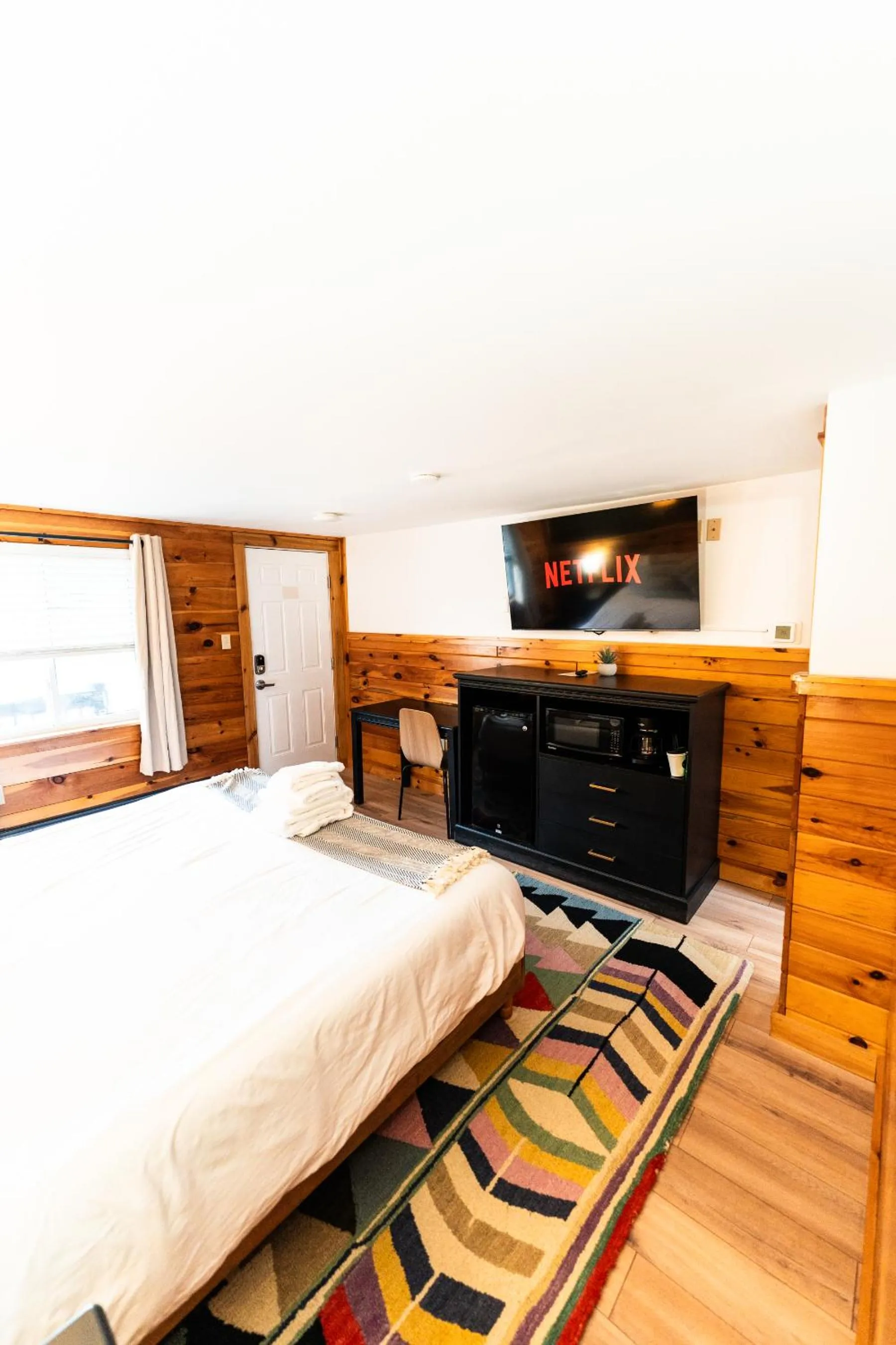 Bedroom, Bed in Wolfjaw Lodge