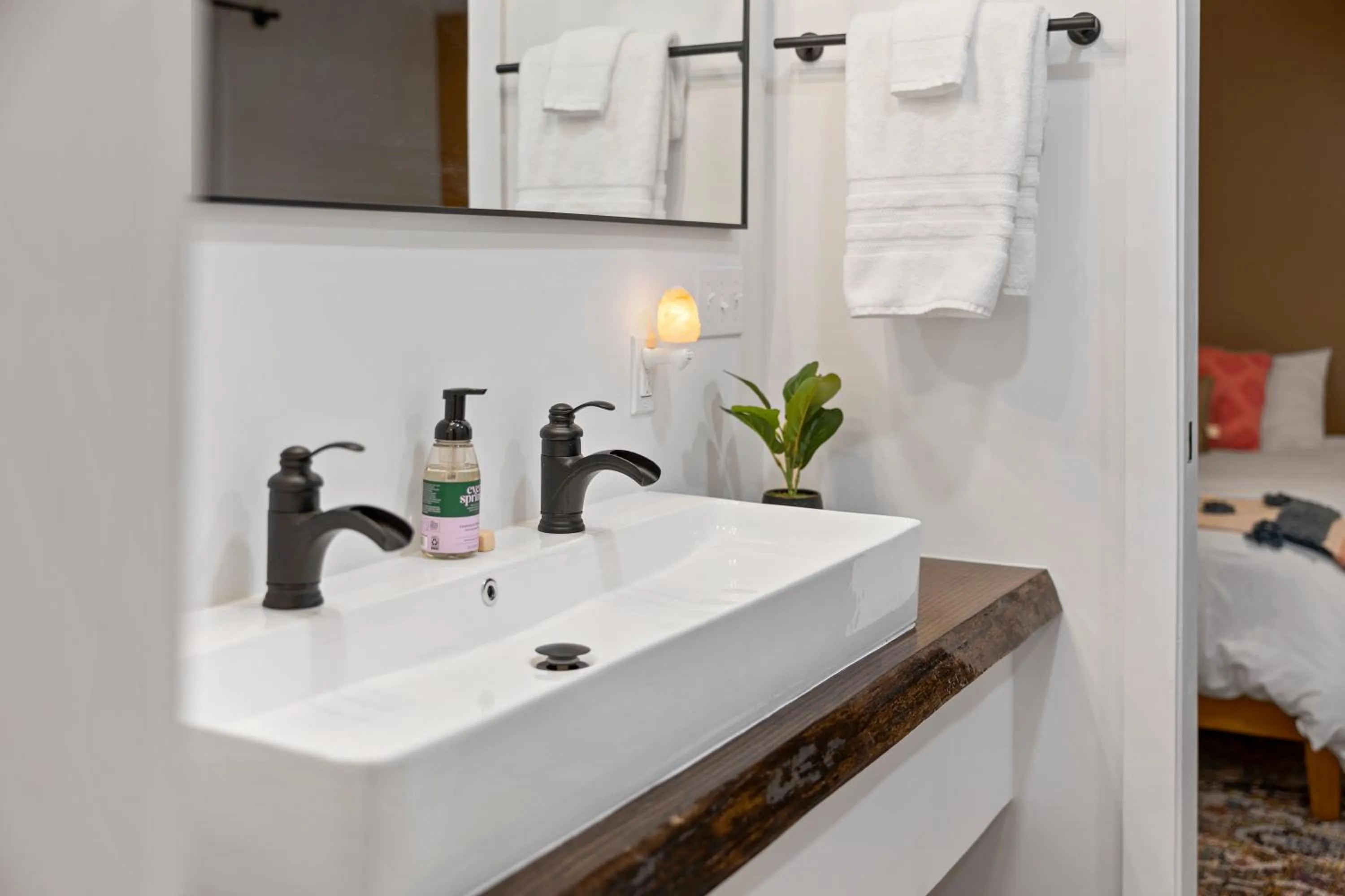 Bathroom in Wolfjaw Lodge