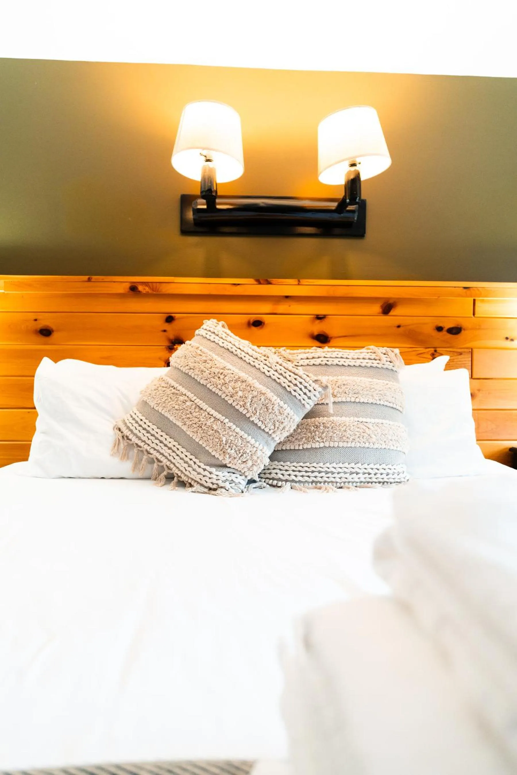 Bed in Wolfjaw Lodge