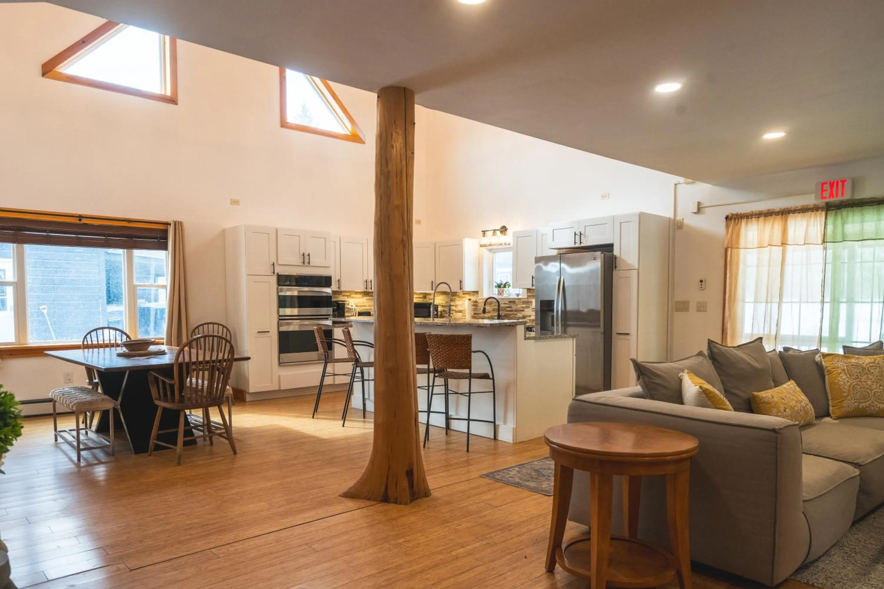 Kitchen or kitchenette in Wolfjaw Lodge