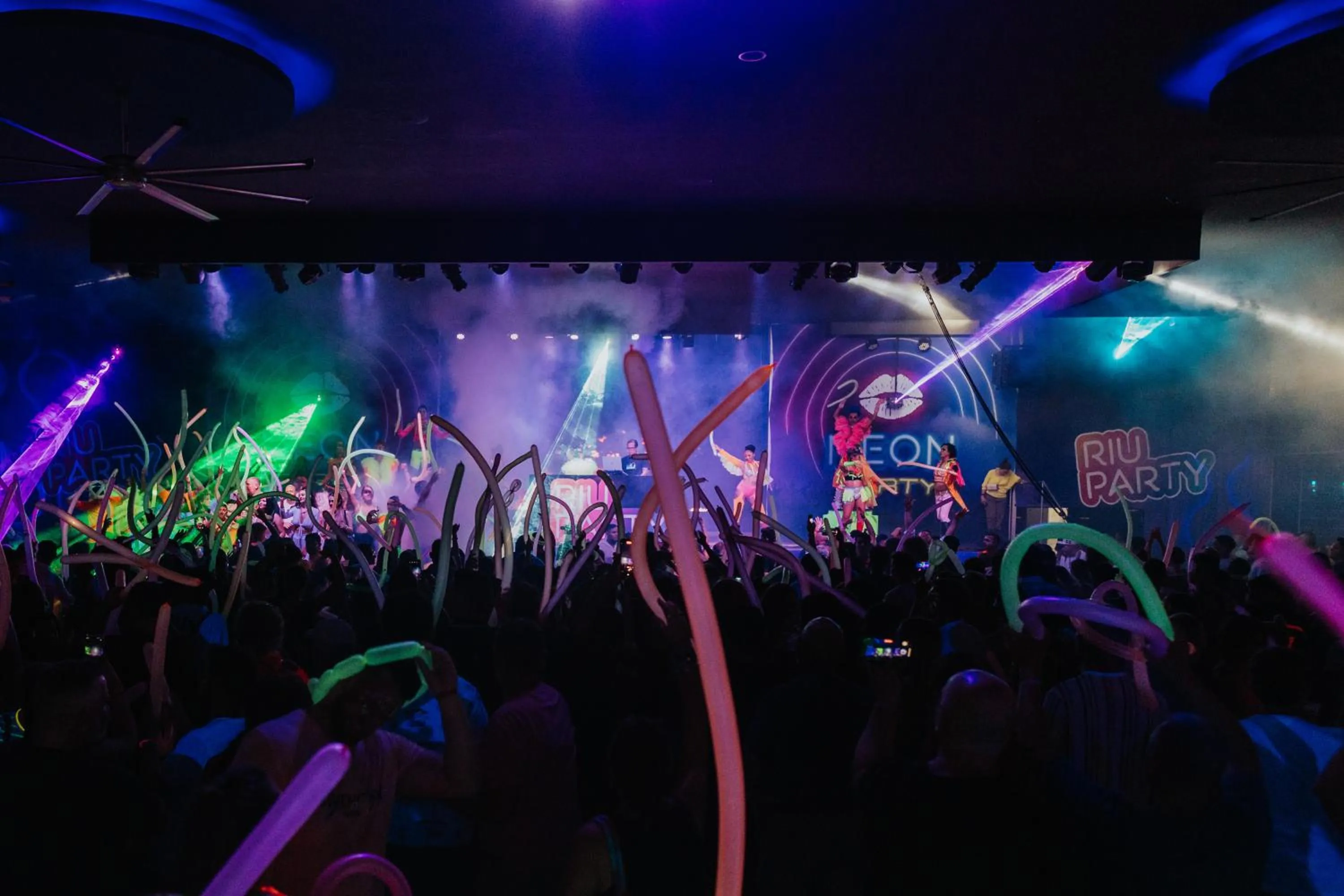 Evening entertainment in Riu Palace Riviera Maya - All Inclusive