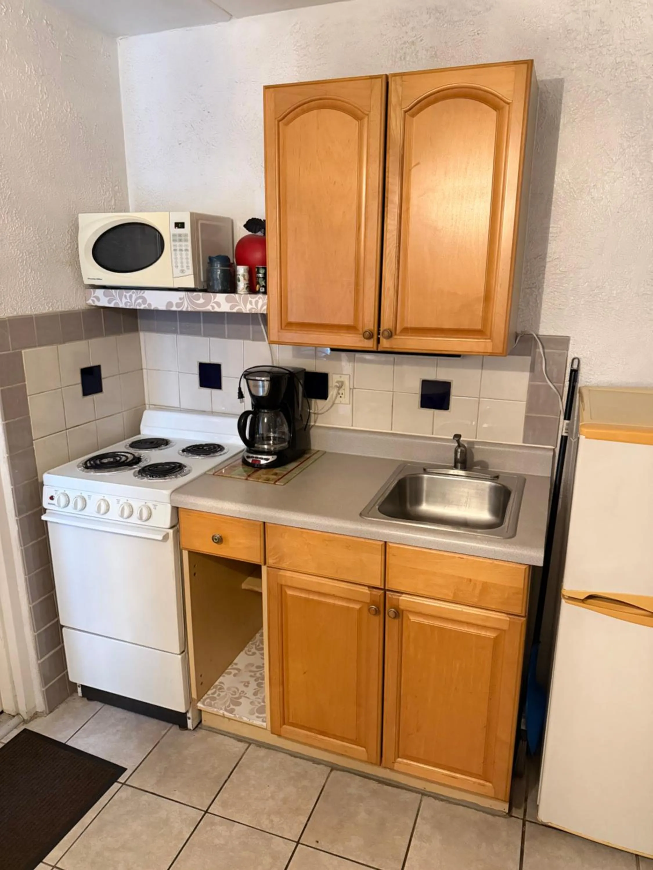 Kitchen or kitchenette in THE FLORIDIAN INN