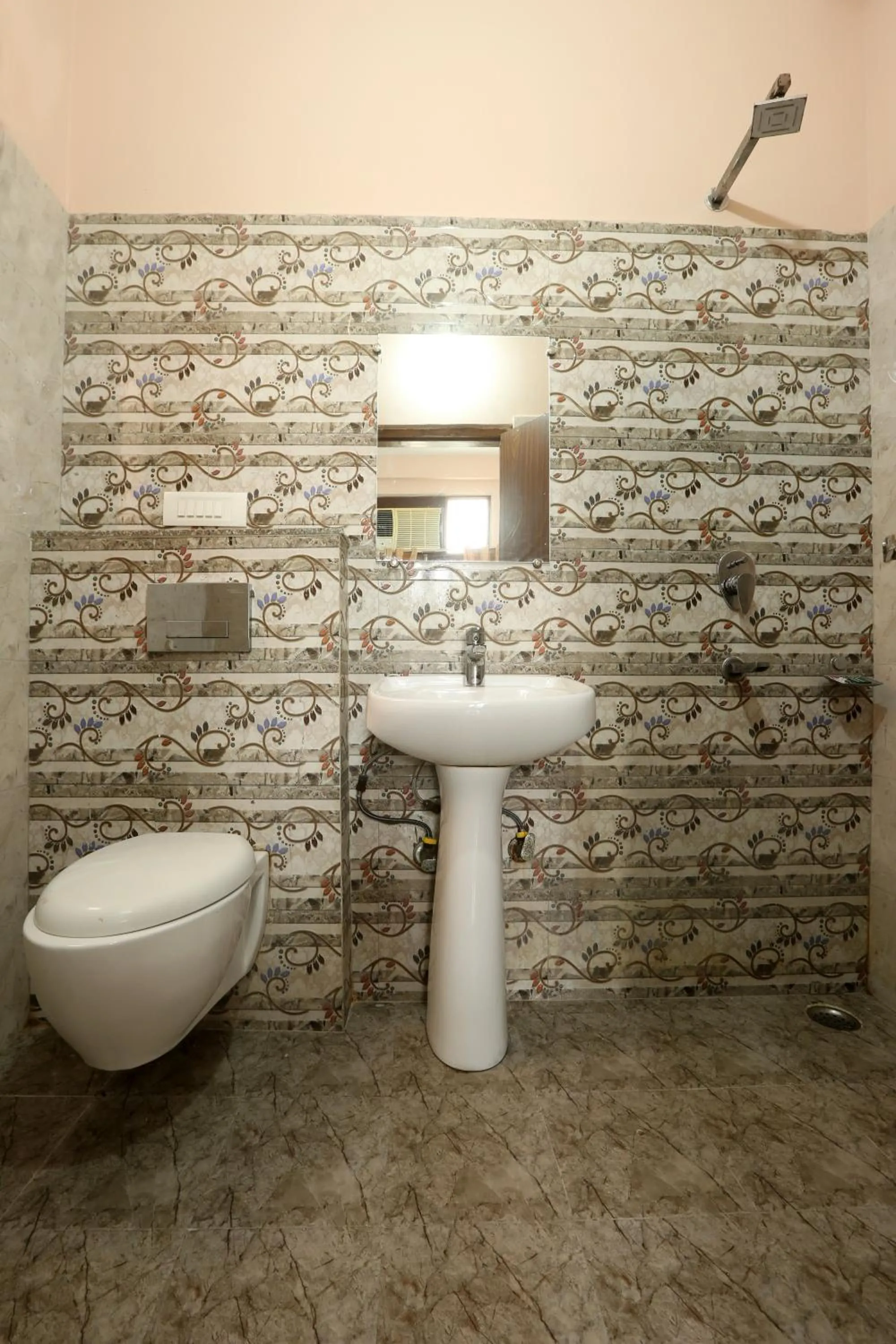 Bathroom in Hotel Surya Palace By Aura