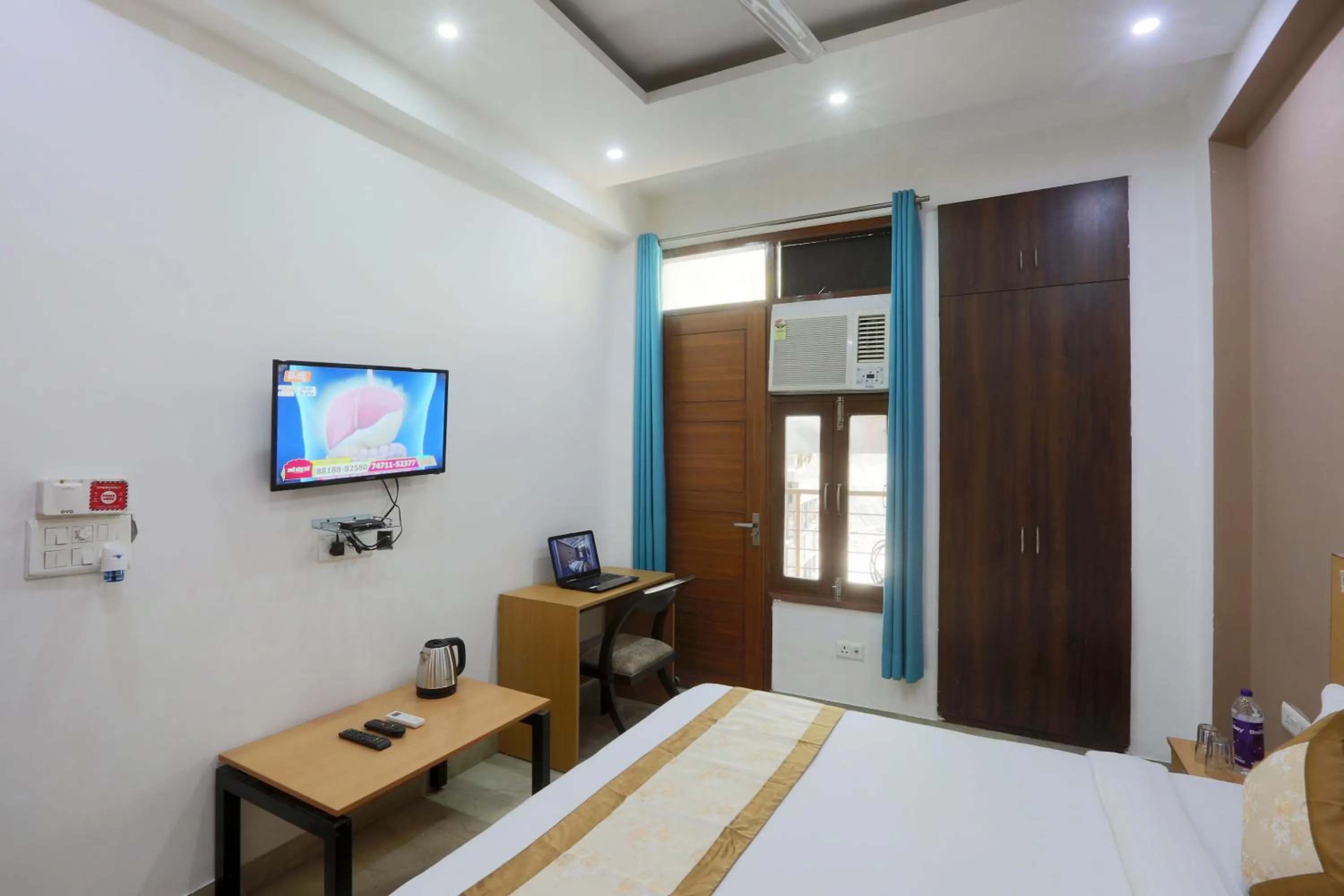 Communal lounge/ TV room, Bed in Hotel Surya Palace By Aura