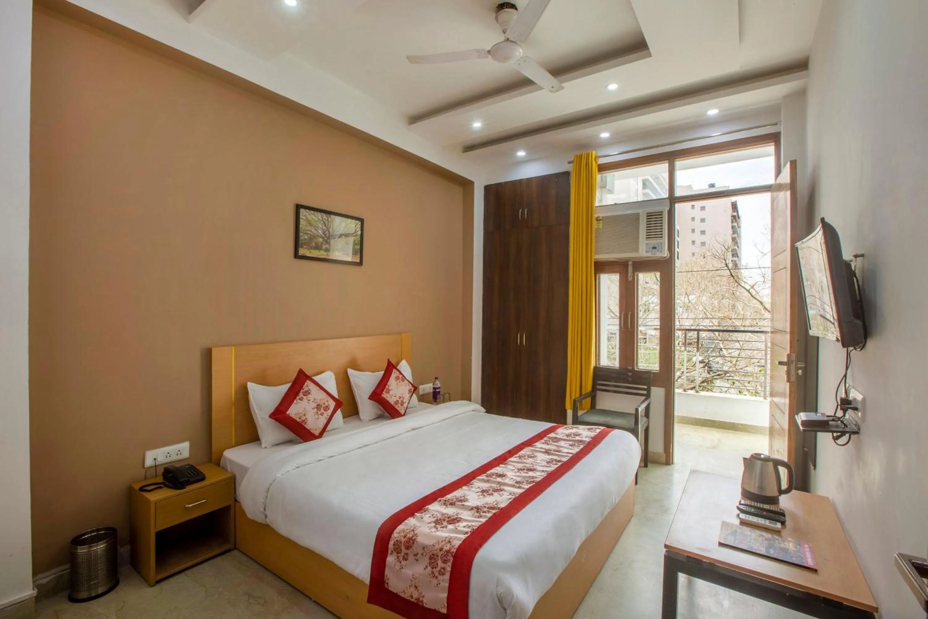 Bed in Hotel Surya Palace By Aura