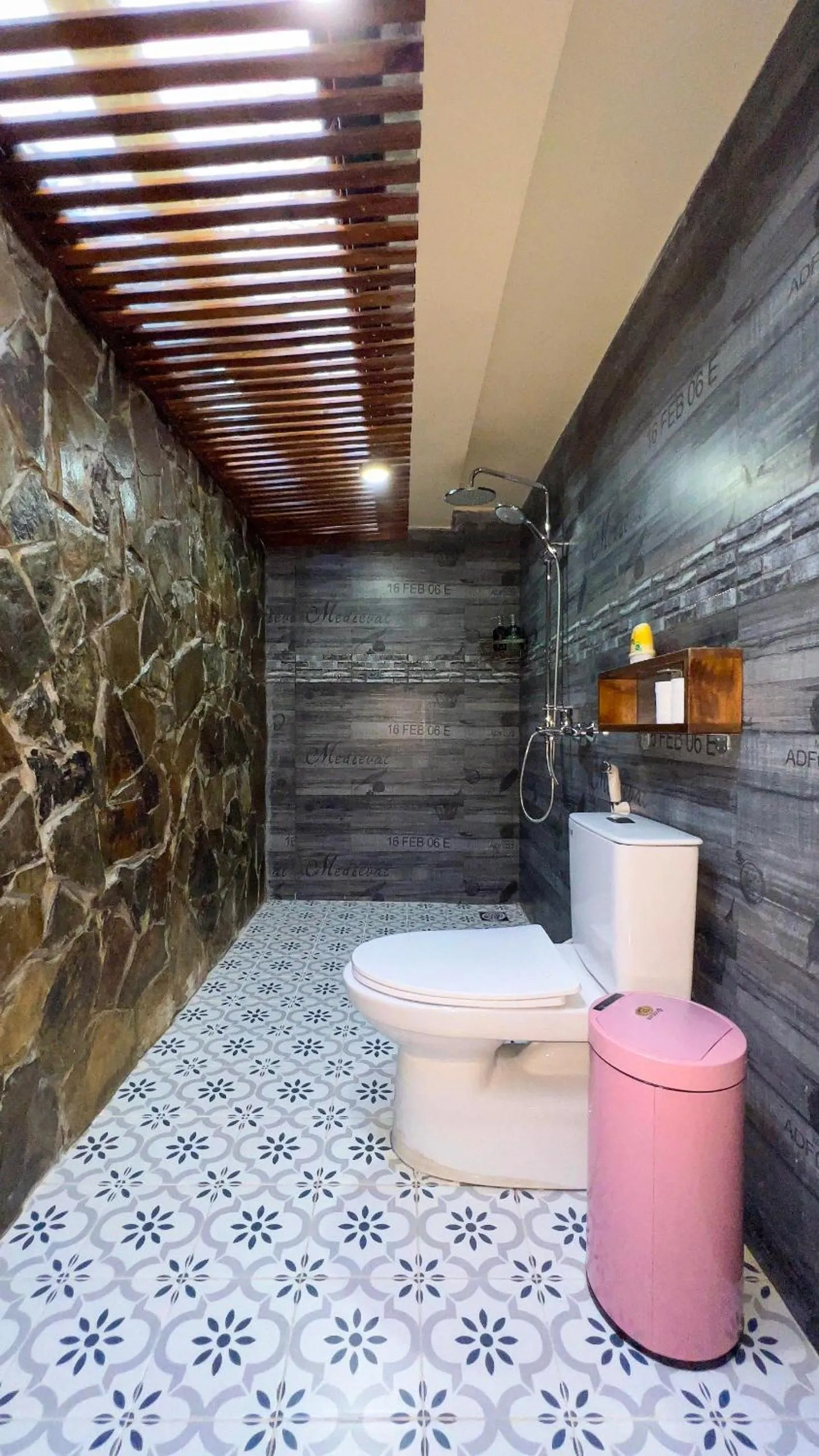 Toilet in Nhà Sói Homestay Da Lat