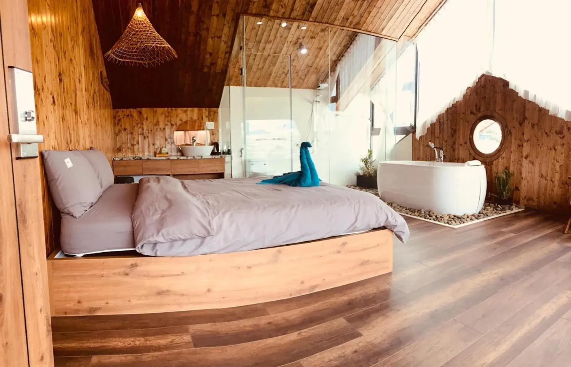 Double Room with Spa Bath in Nhà Sói Homestay Da Lat Double Room with Spa Bath in Nhà Sói Homestay Da Lat