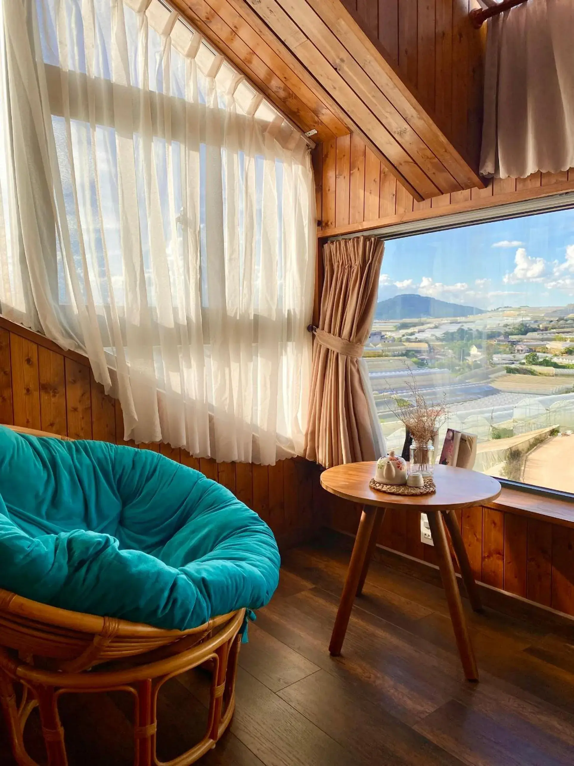 Double Room with Spa Bath in Nhà Sói Homestay Da Lat Double Room with Spa Bath in Nhà Sói Homestay Da Lat