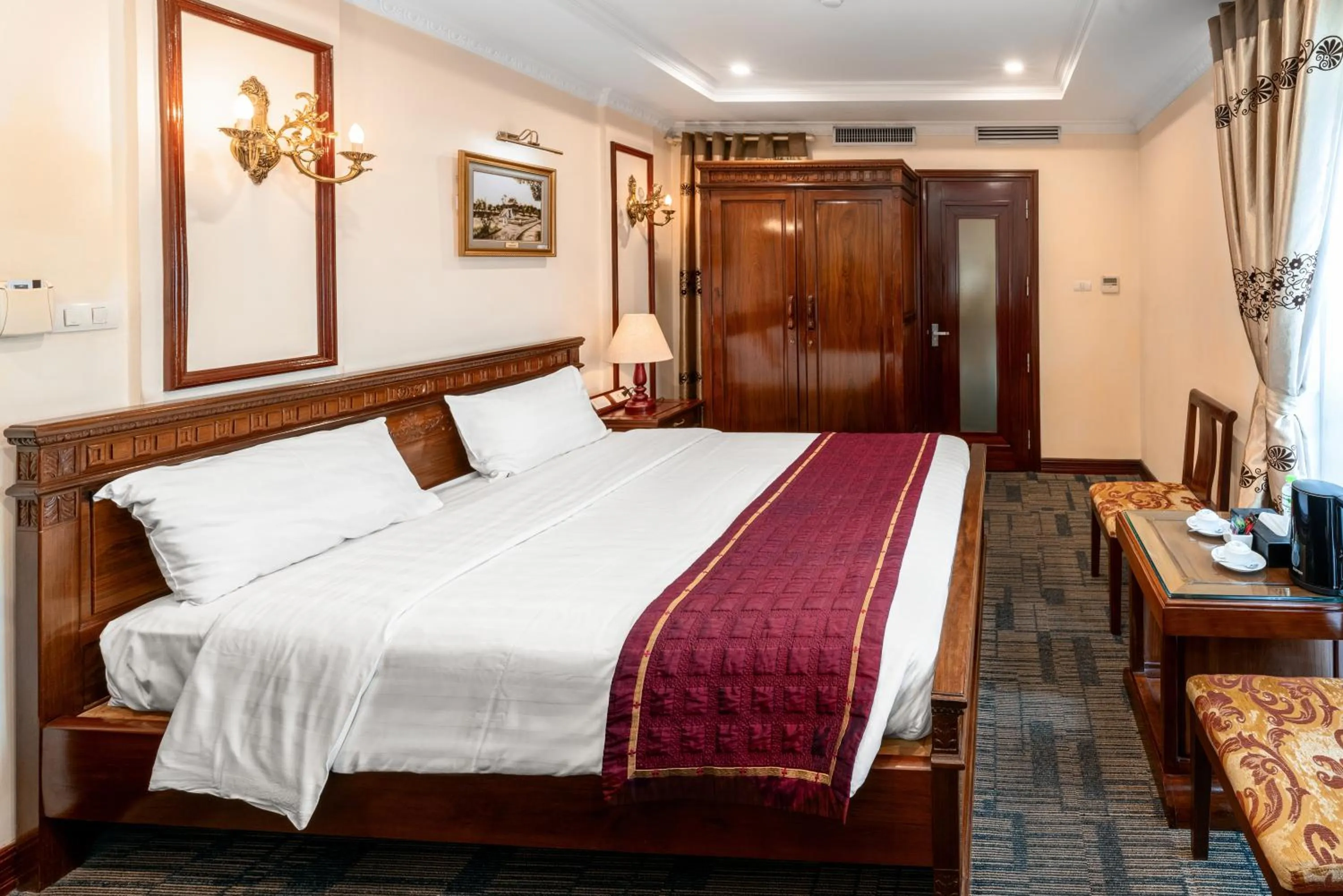 Bed in EDEN HOTEL HÀ NỘI