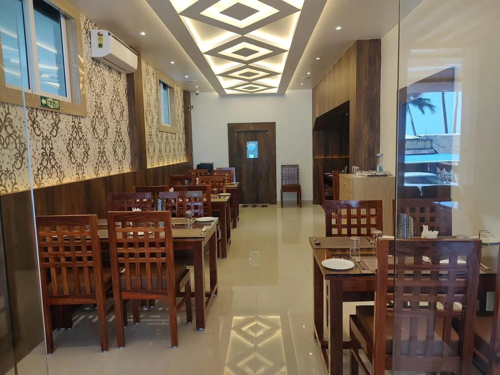 Restaurant/places to eat in HOTEL IDHAYA