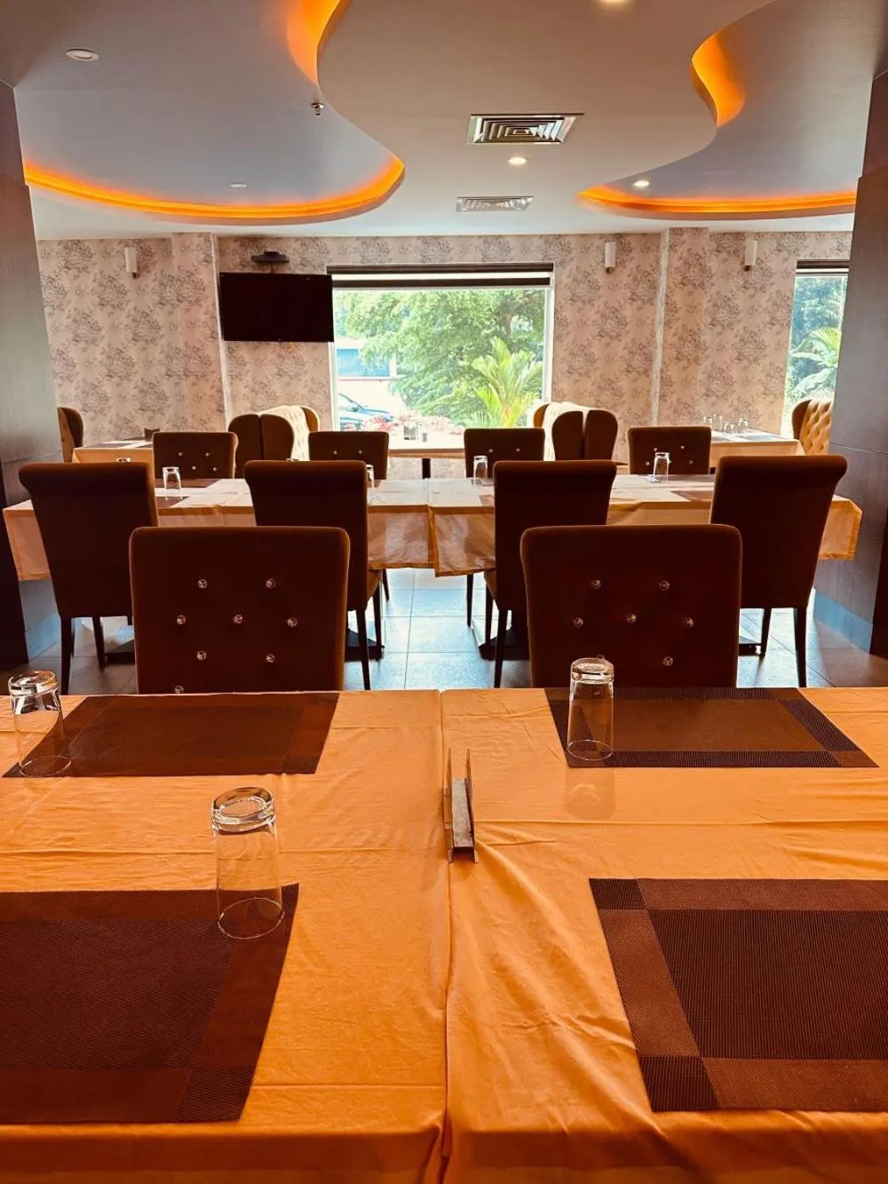 Restaurant/places to eat in MARIYALAYAM MUNROE ISLAND RESIDENCY