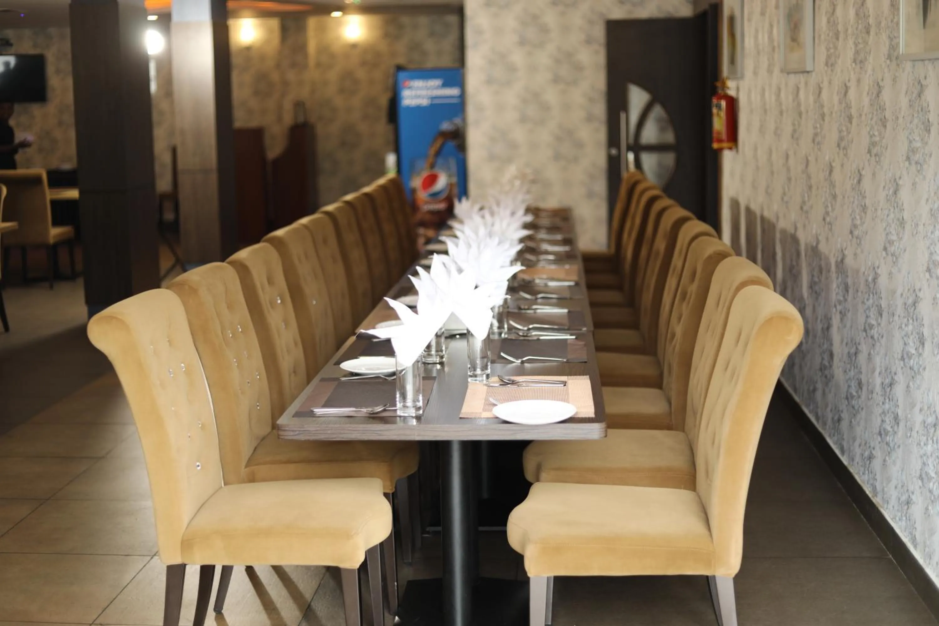 Restaurant/places to eat in MARIYALAYAM MUNROE ISLAND RESIDENCY