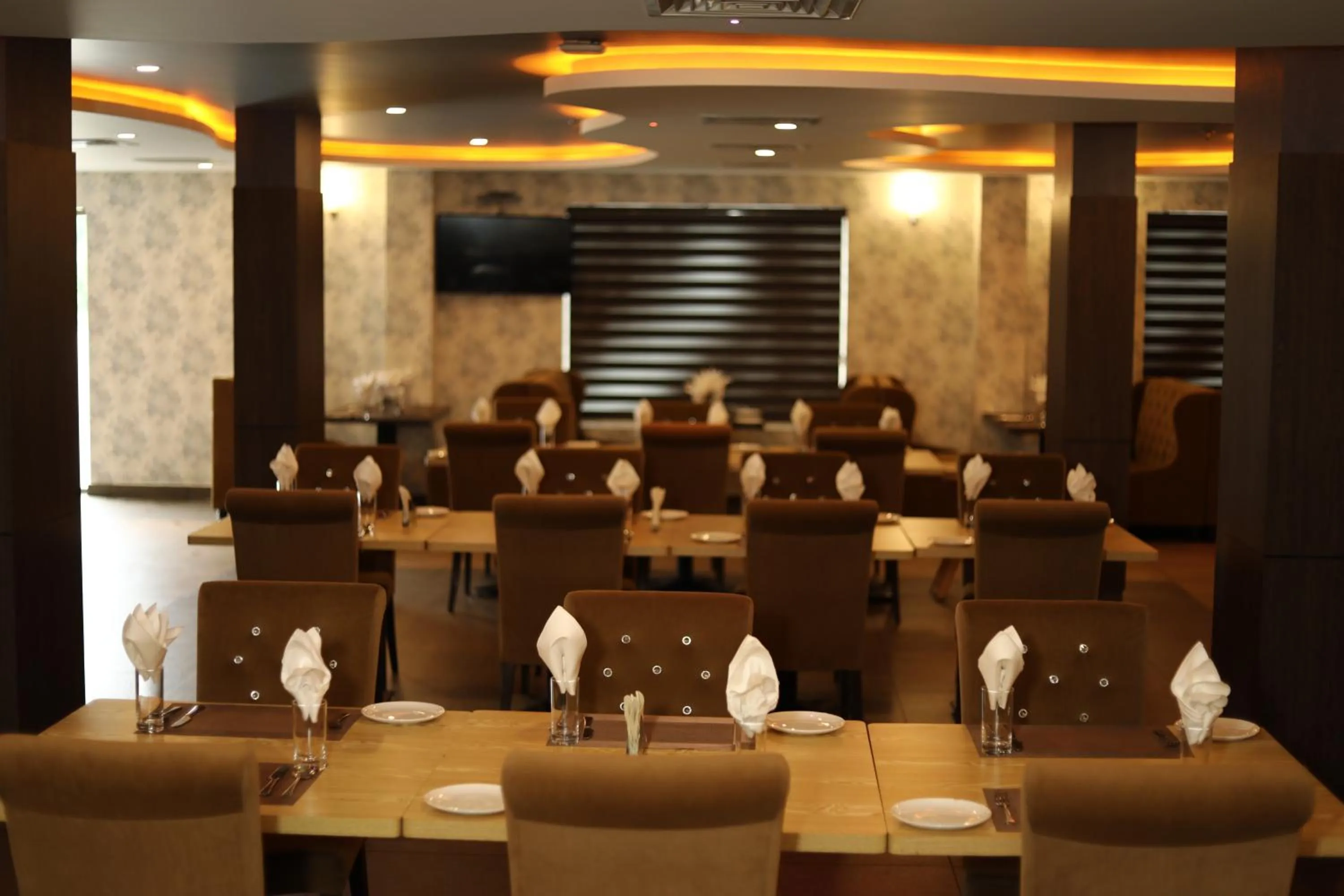 Restaurant/places to eat in MARIYALAYAM MUNROE ISLAND RESIDENCY