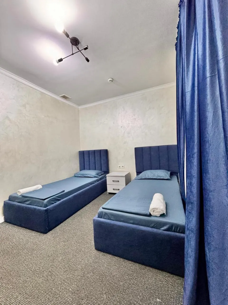 Photo of the whole room, Bed in Railway Hotel