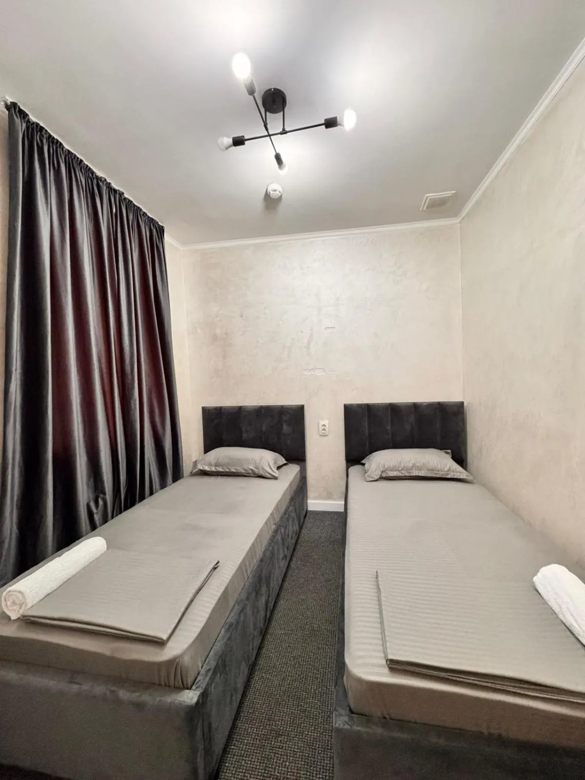 Photo of the whole room, Bed in Railway Hotel