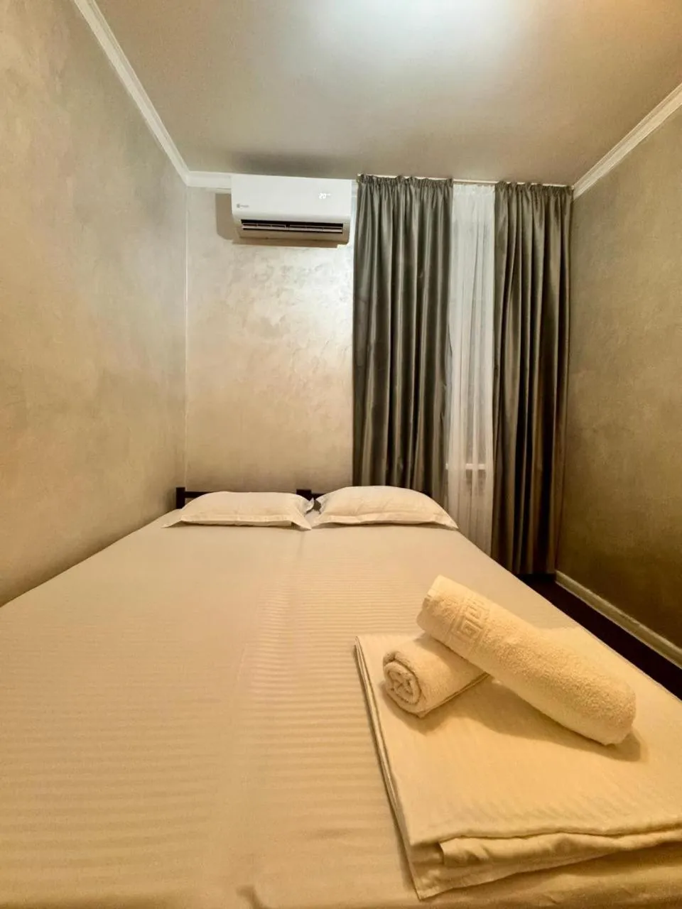 Photo of the whole room, Bed in Railway Hotel