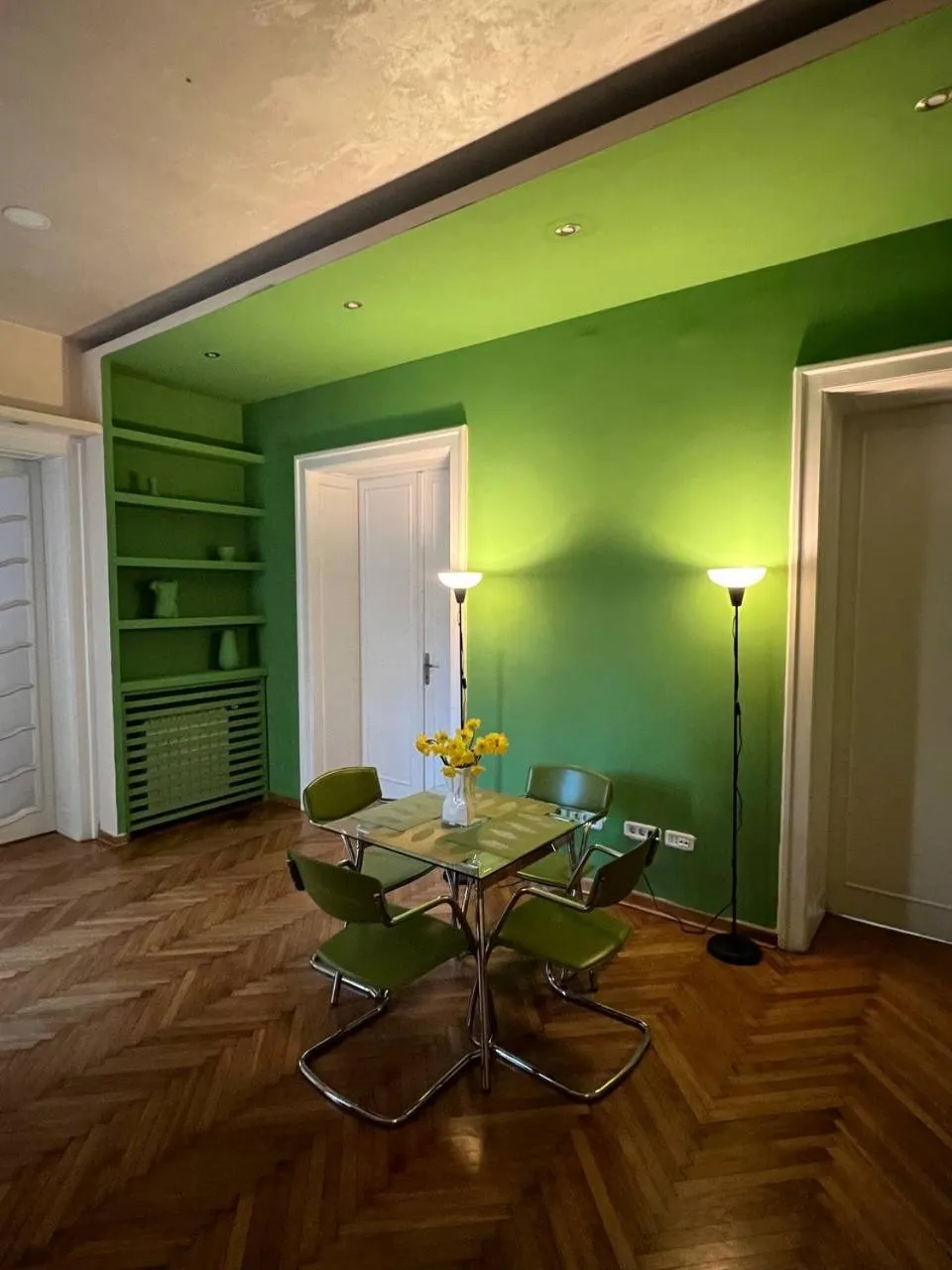 Communal lounge/ TV room in Cabbage Hostel