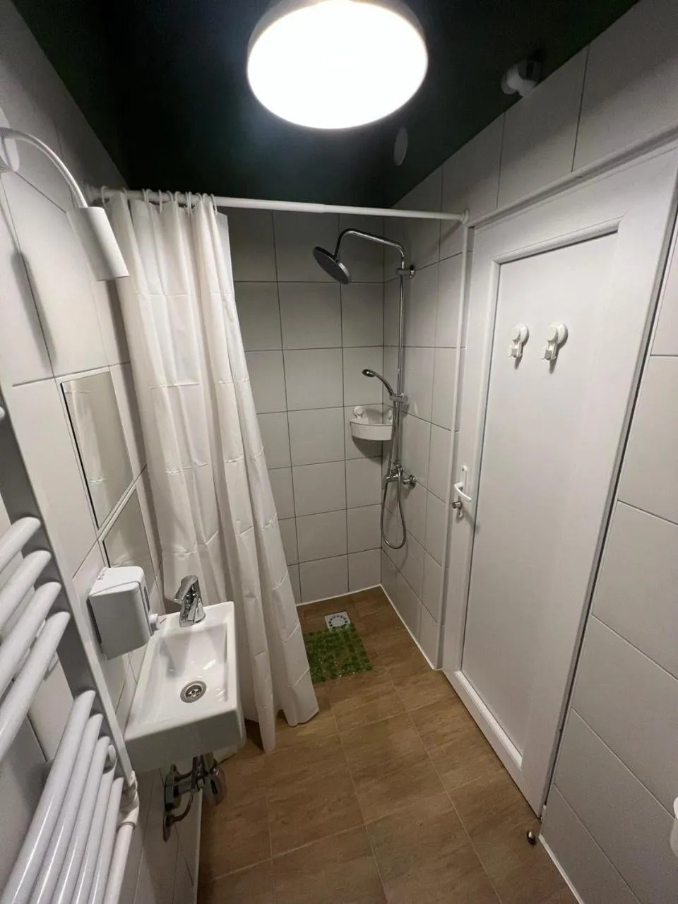 Bathroom in Cabbage Hostel