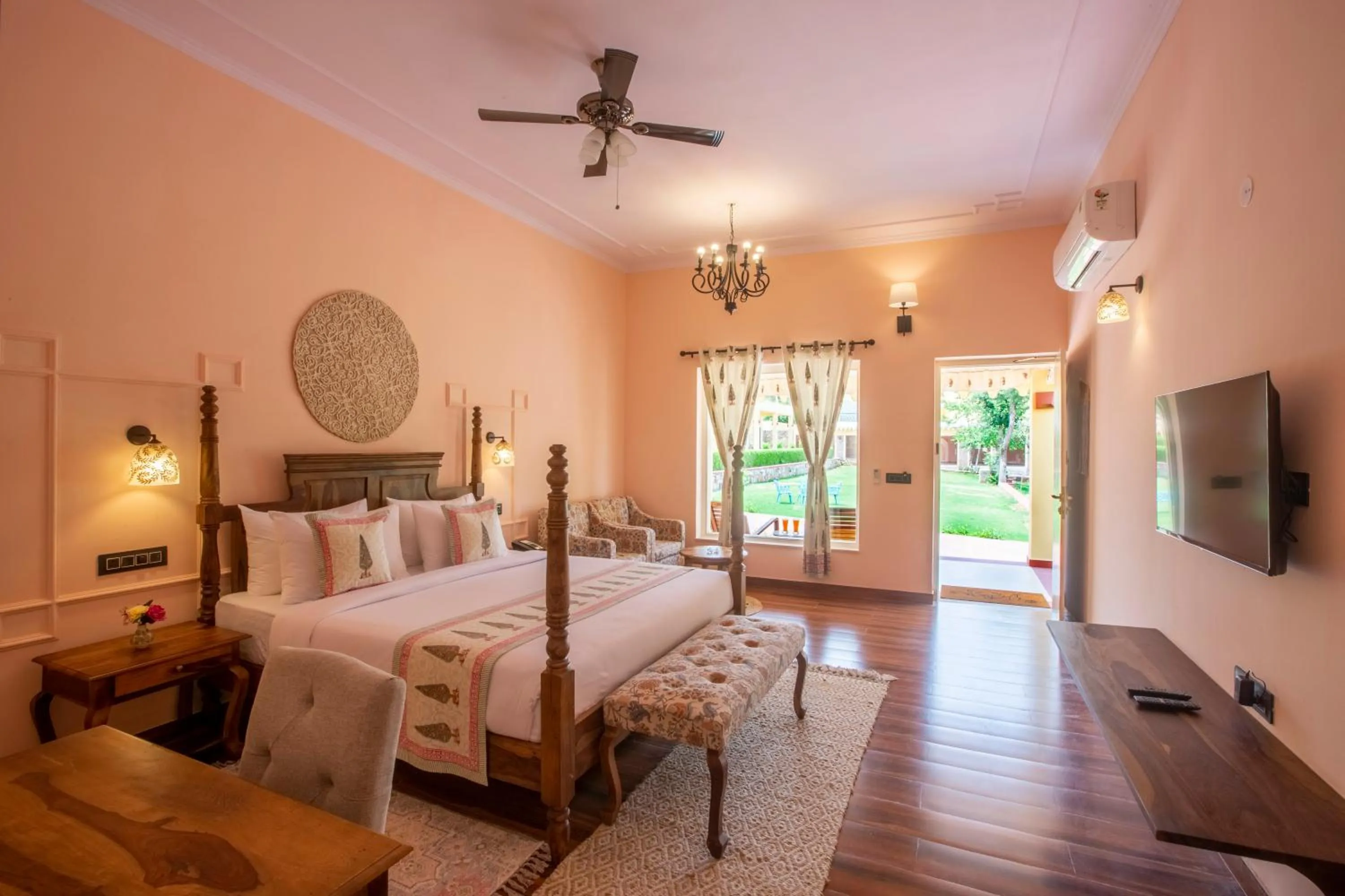 Bedroom, Bed in Ratan Villas Sariska