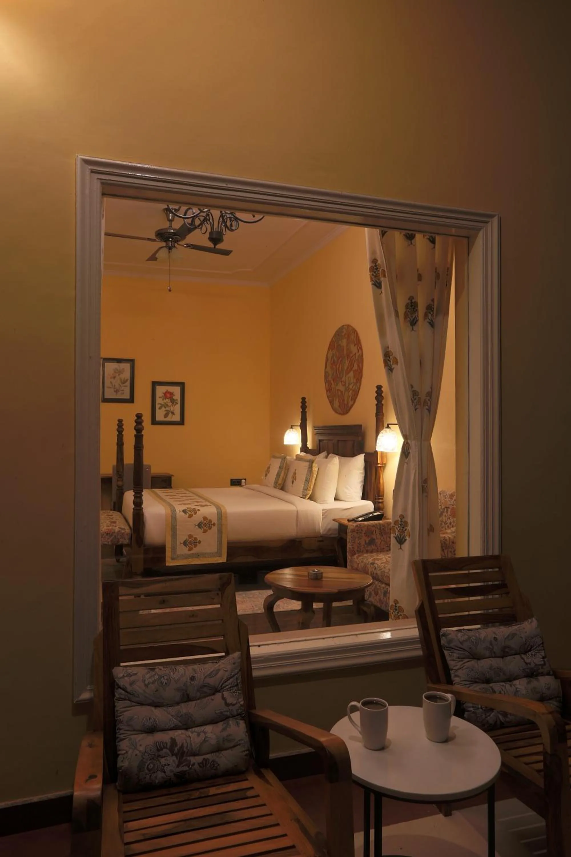 Seating area, Bed in Ratan Villas Sariska