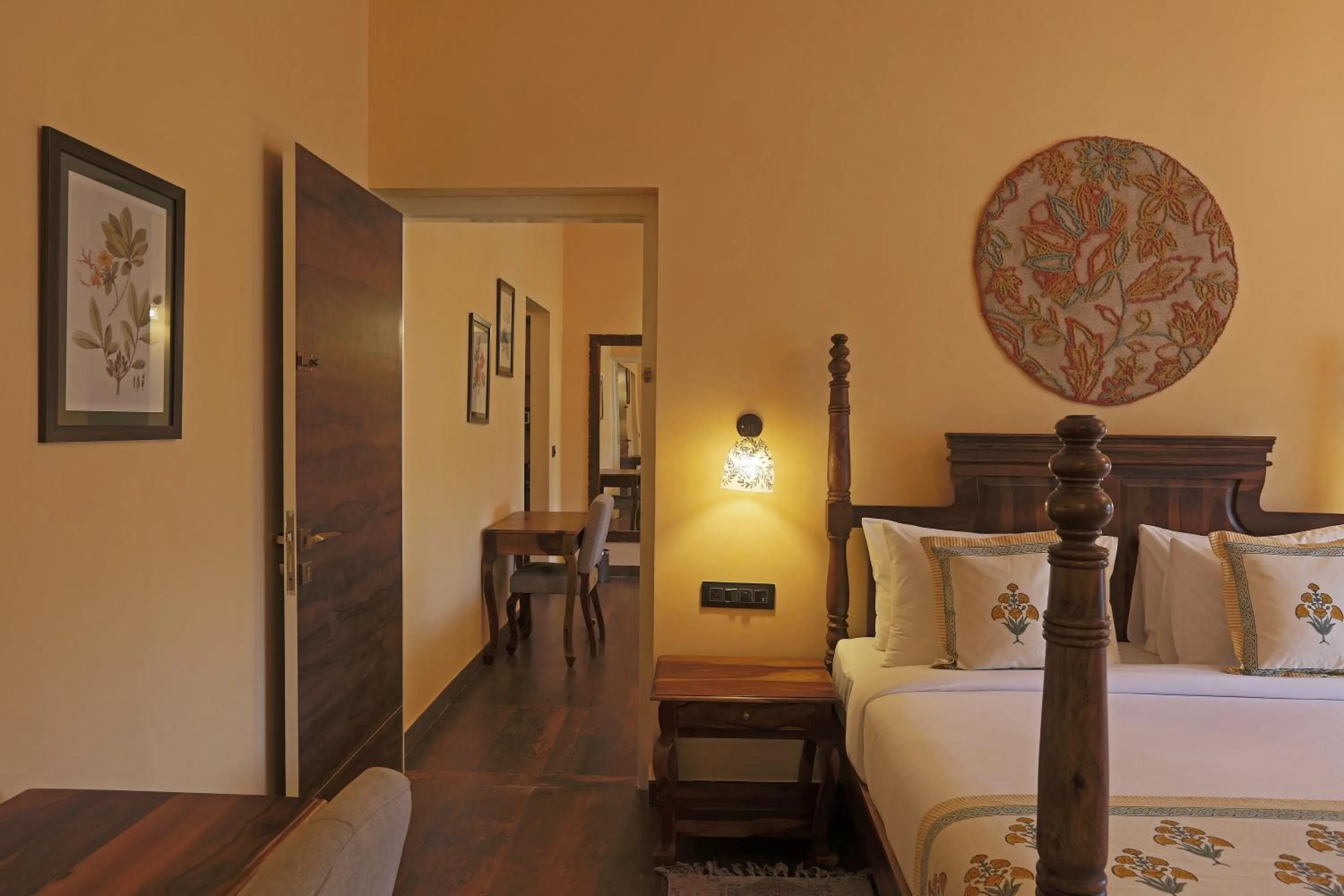 Bedroom, Bed in Ratan Villas Sariska
