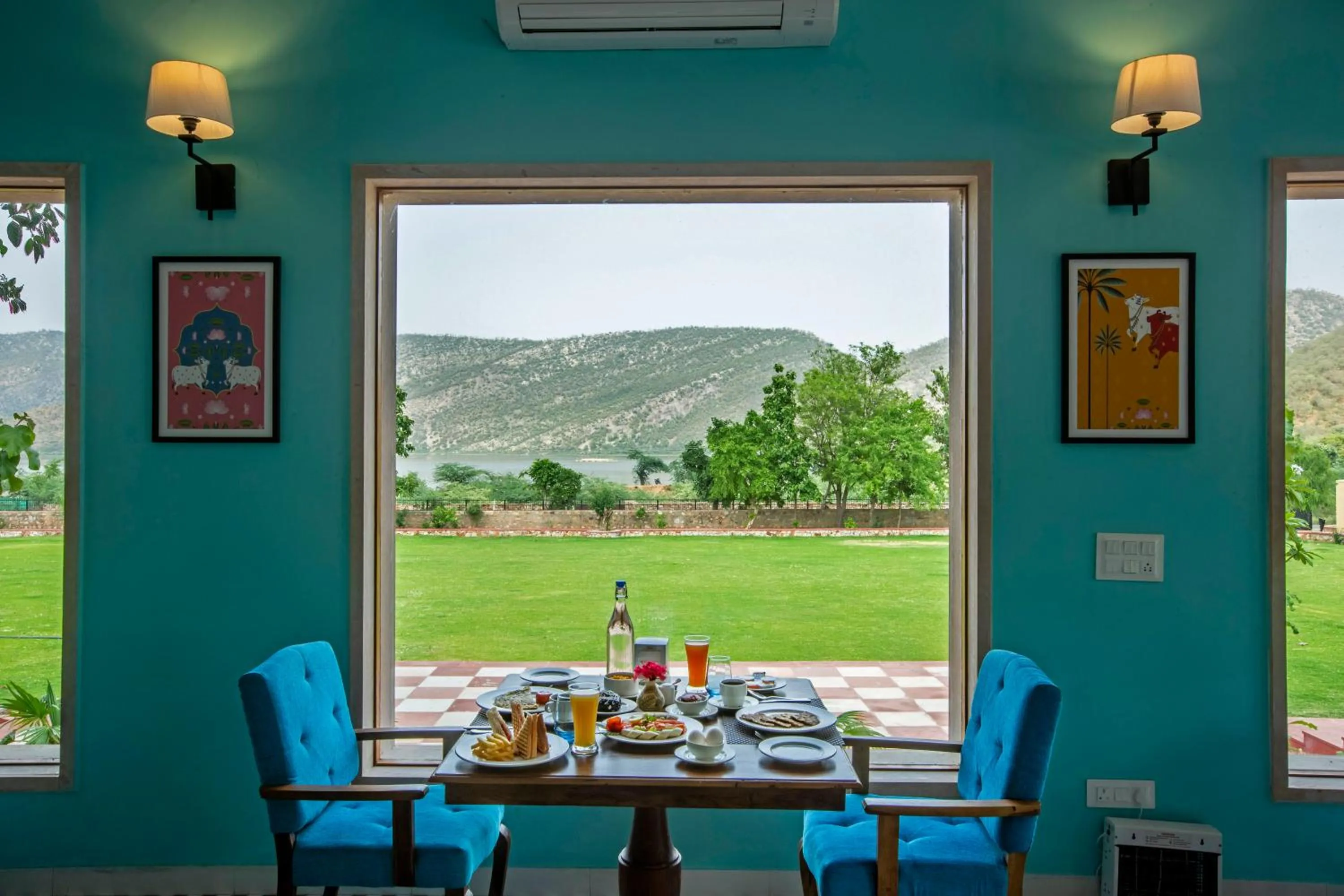 Dining area in Ratan Villas Sariska