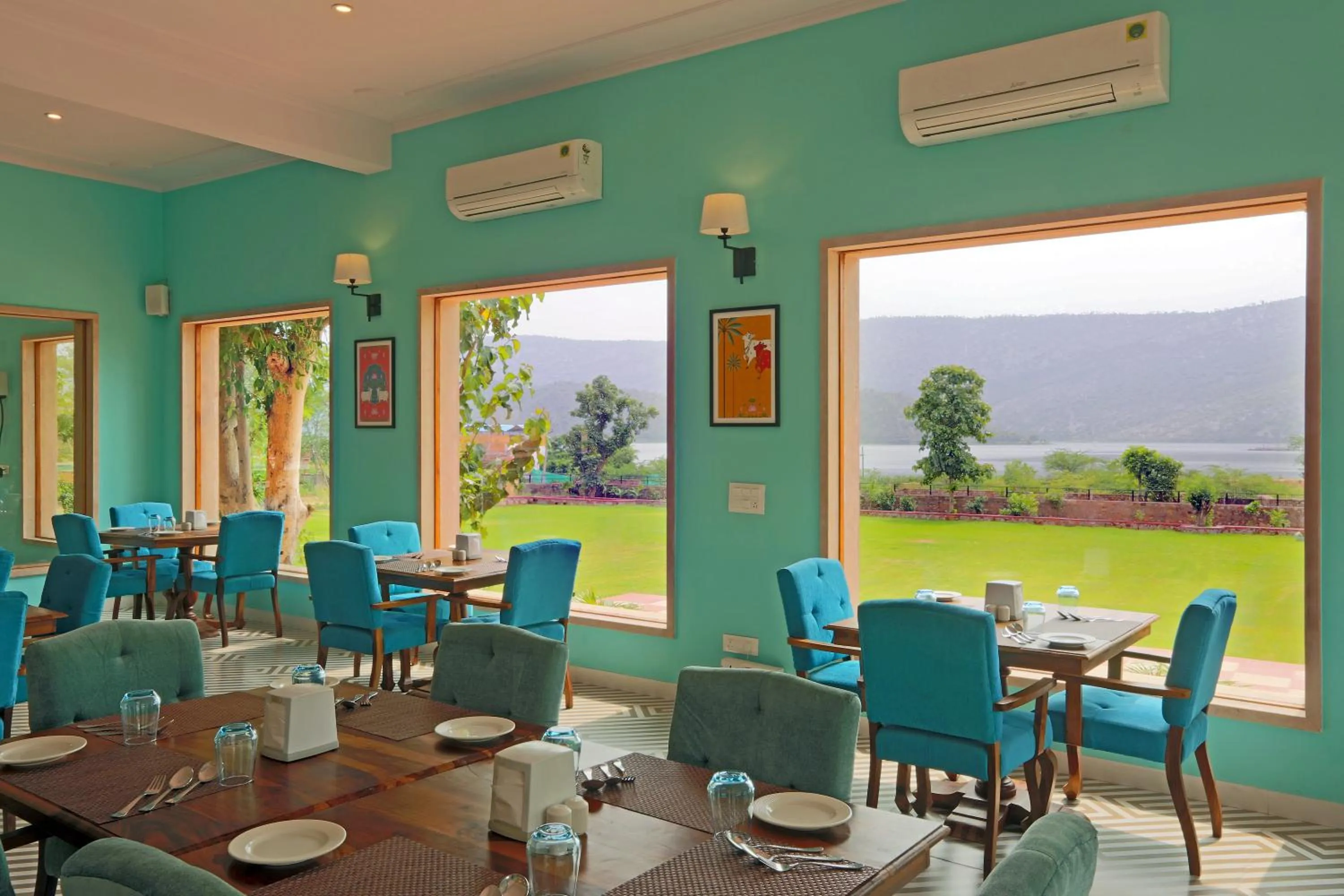 Restaurant/places to eat in Ratan Villas Sariska