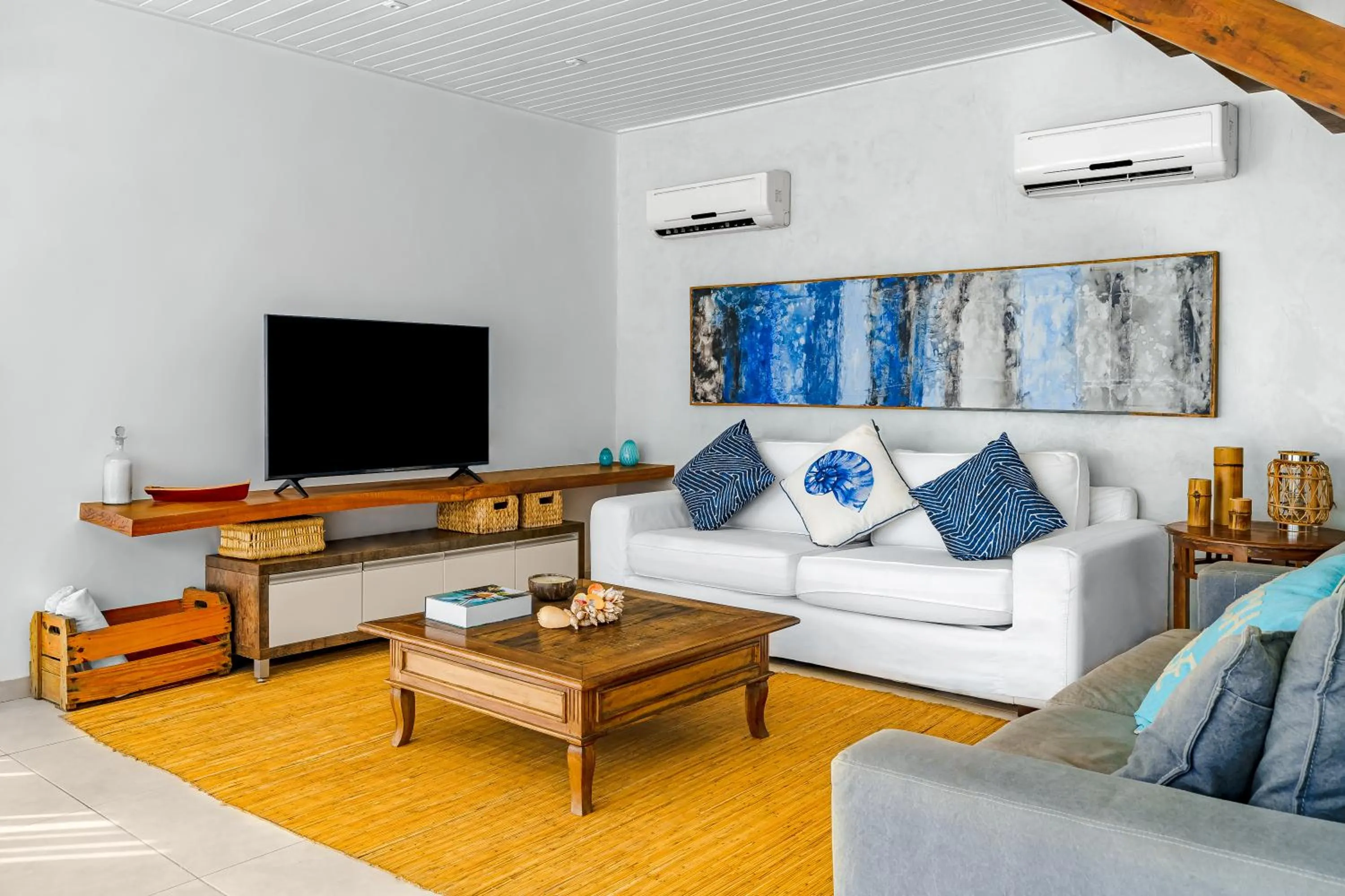 Communal lounge/ TV room in Pousada Maré Búzios