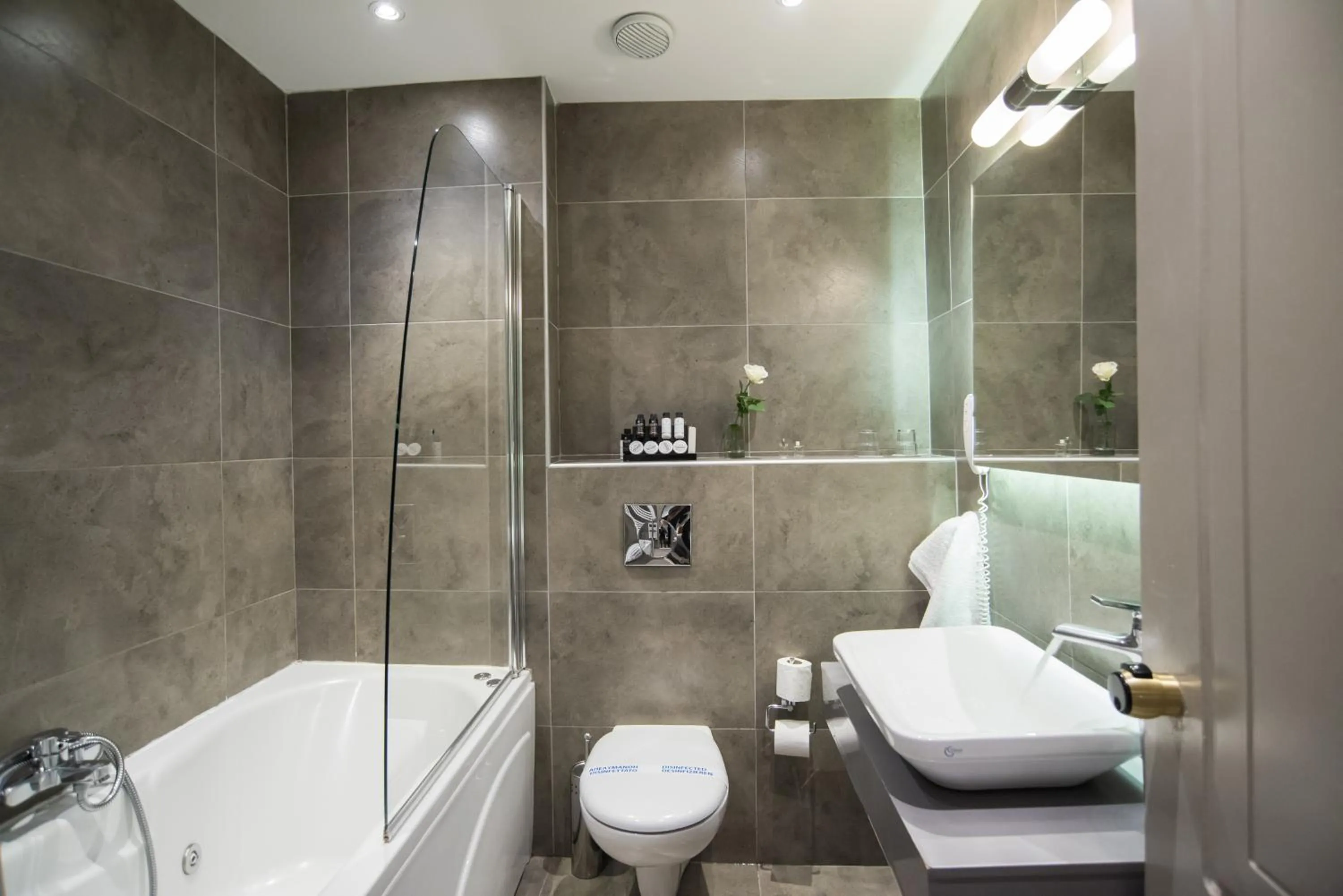 Hot Tub in Parnassos Delphi Hotel