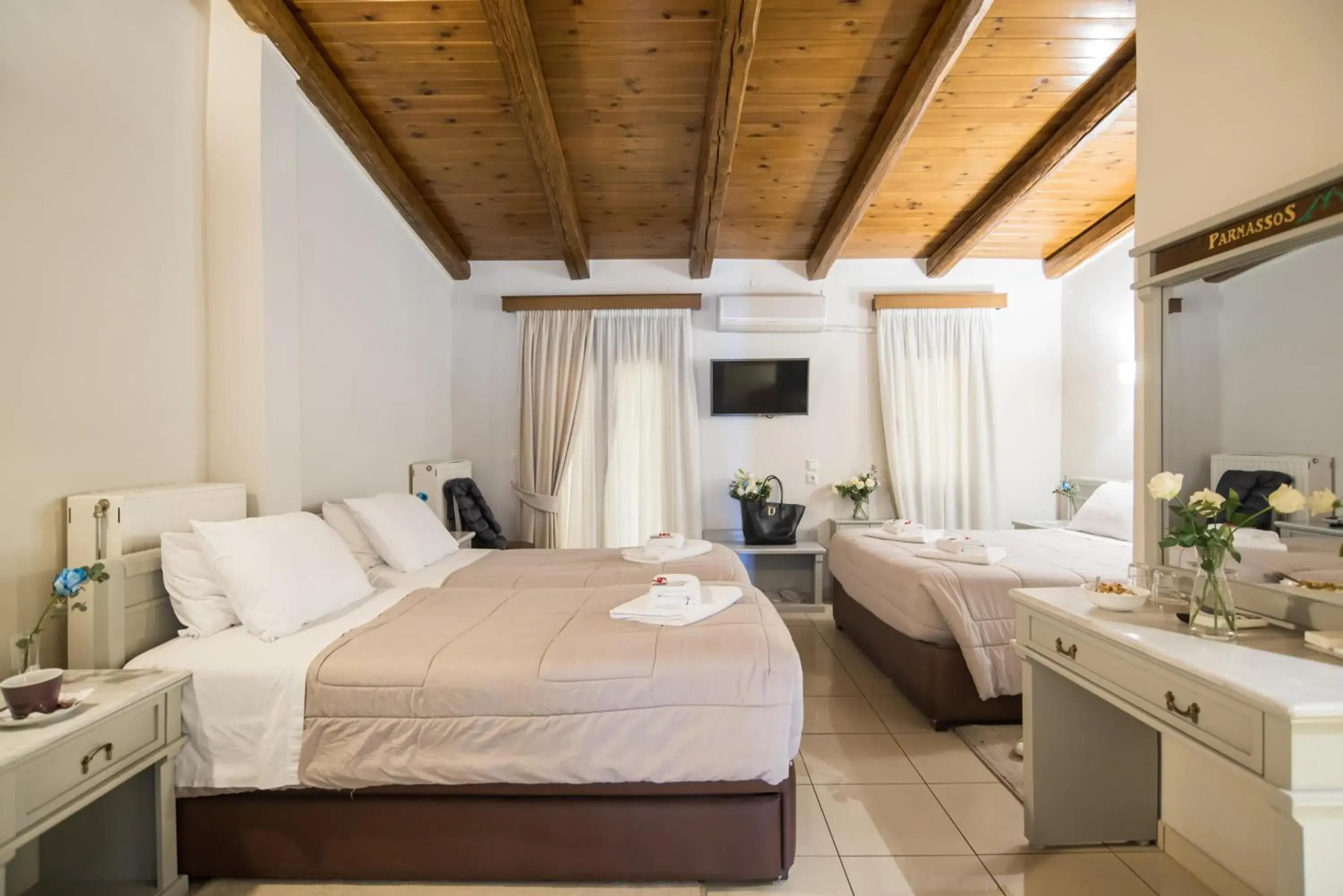 Quadruple Room in Parnassos Delphi Hotel Quadruple Room in Parnassos Delphi Hotel