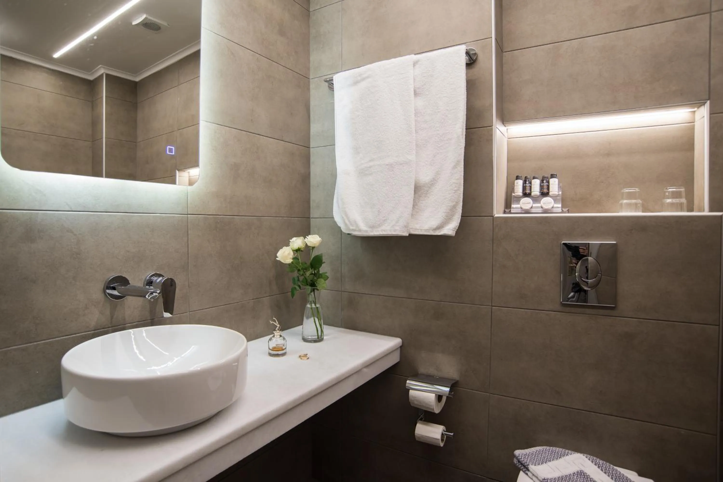 Bathroom in Parnassos Delphi Hotel