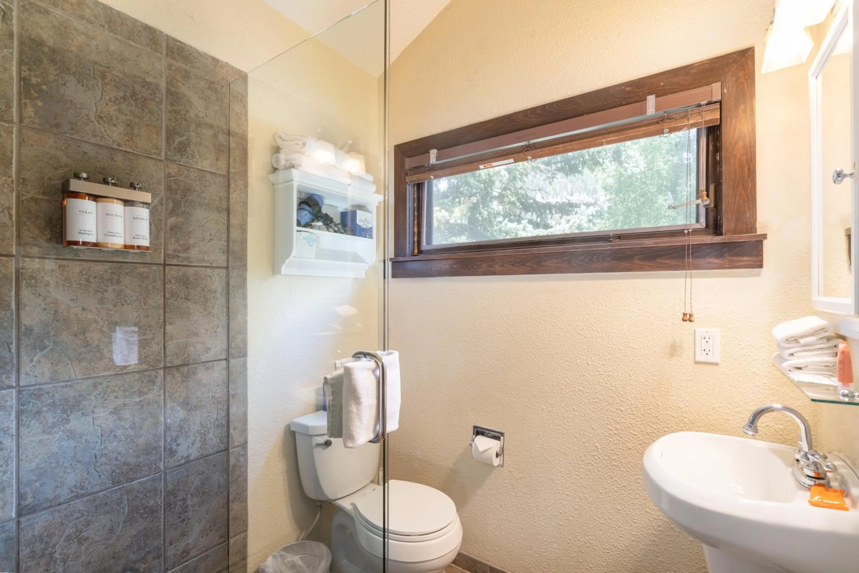 Manitou Lodge 5 by Alpine Lodging Telluride