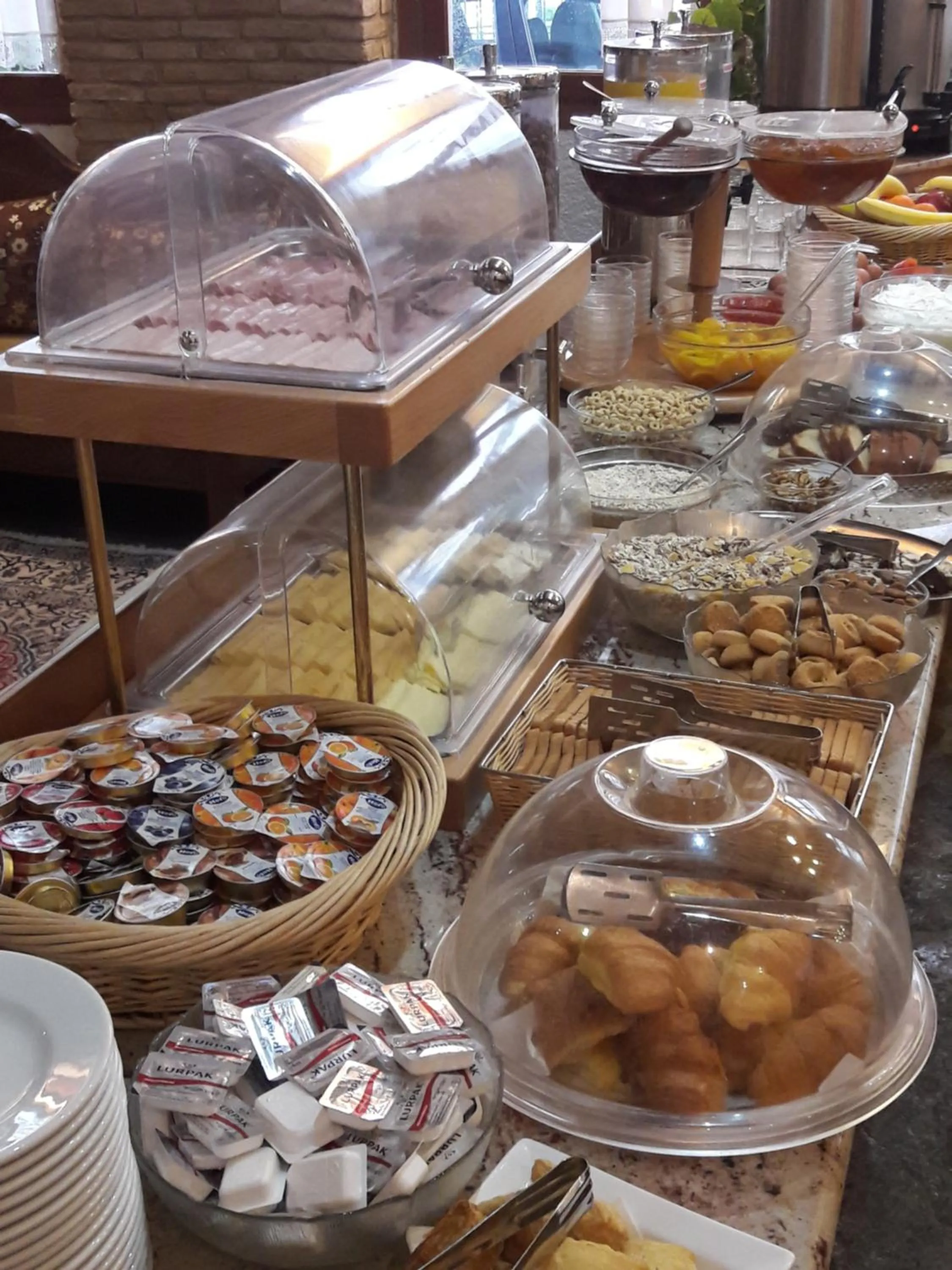 Buffet breakfast in Acropole Delphi City Hotel