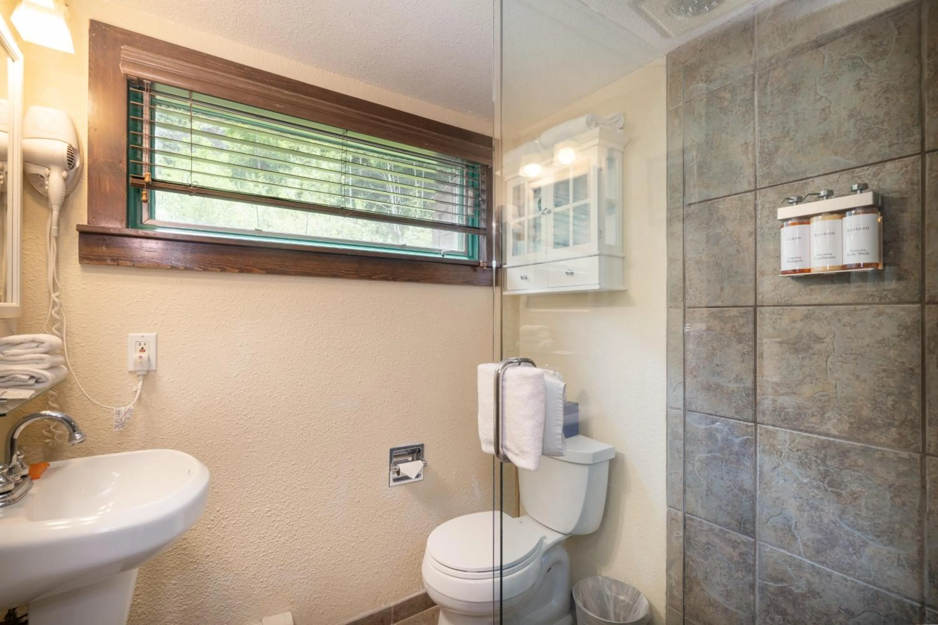 Manitou Lodge 7 by Alpine Lodging Telluride