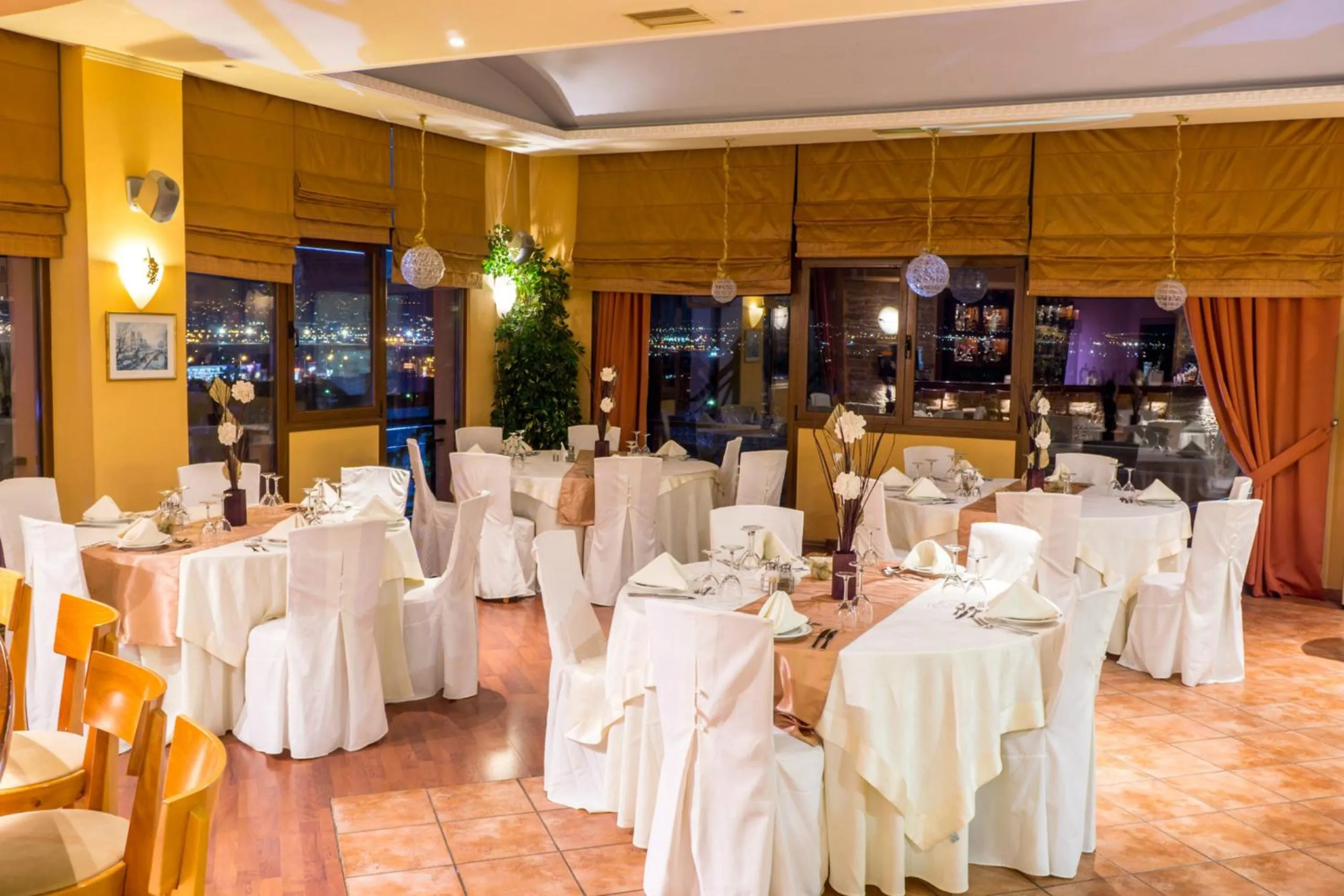 Restaurant/places to eat in Ambassador Hotel Thessaloniki