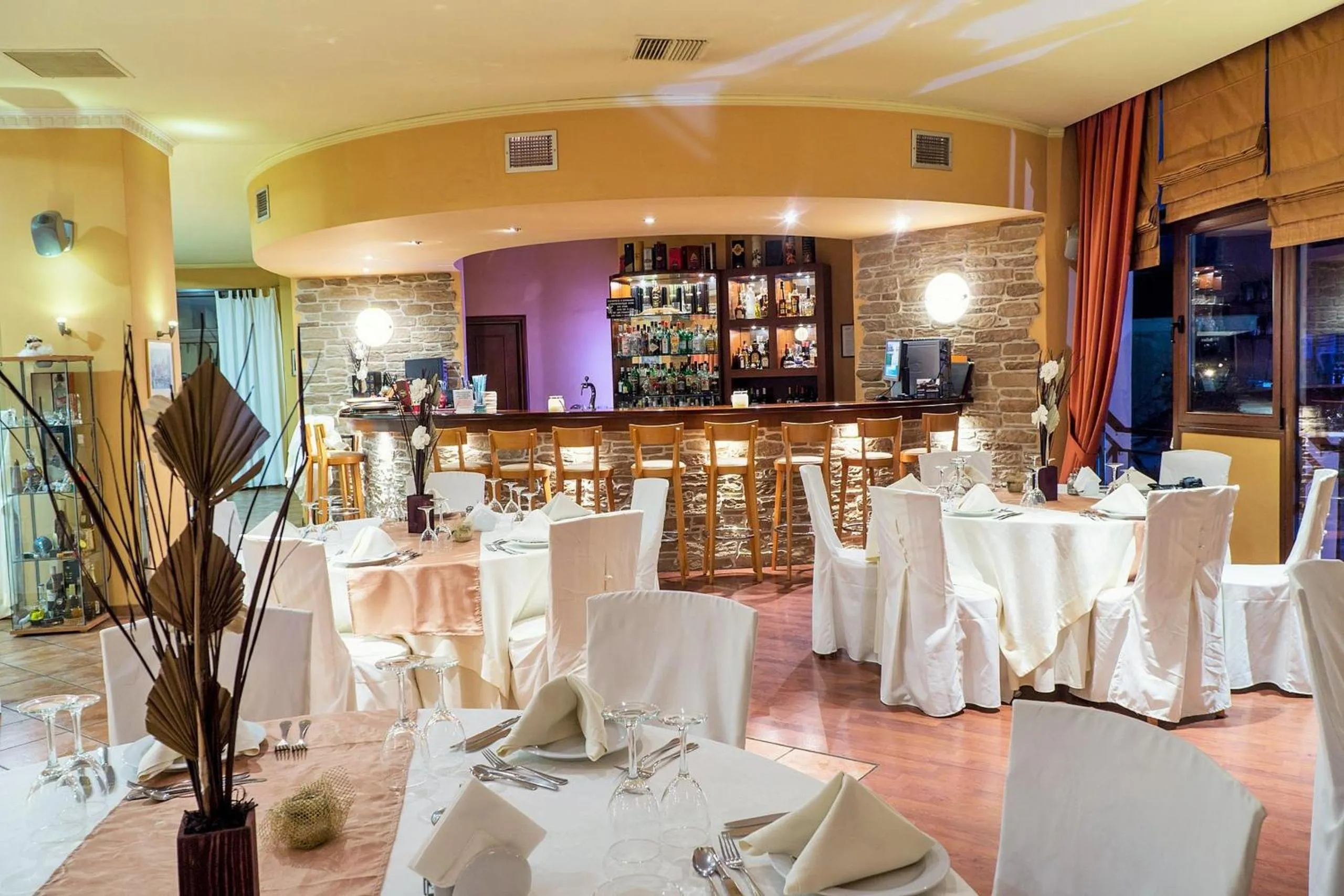 Lounge or bar in Ambassador Hotel Thessaloniki