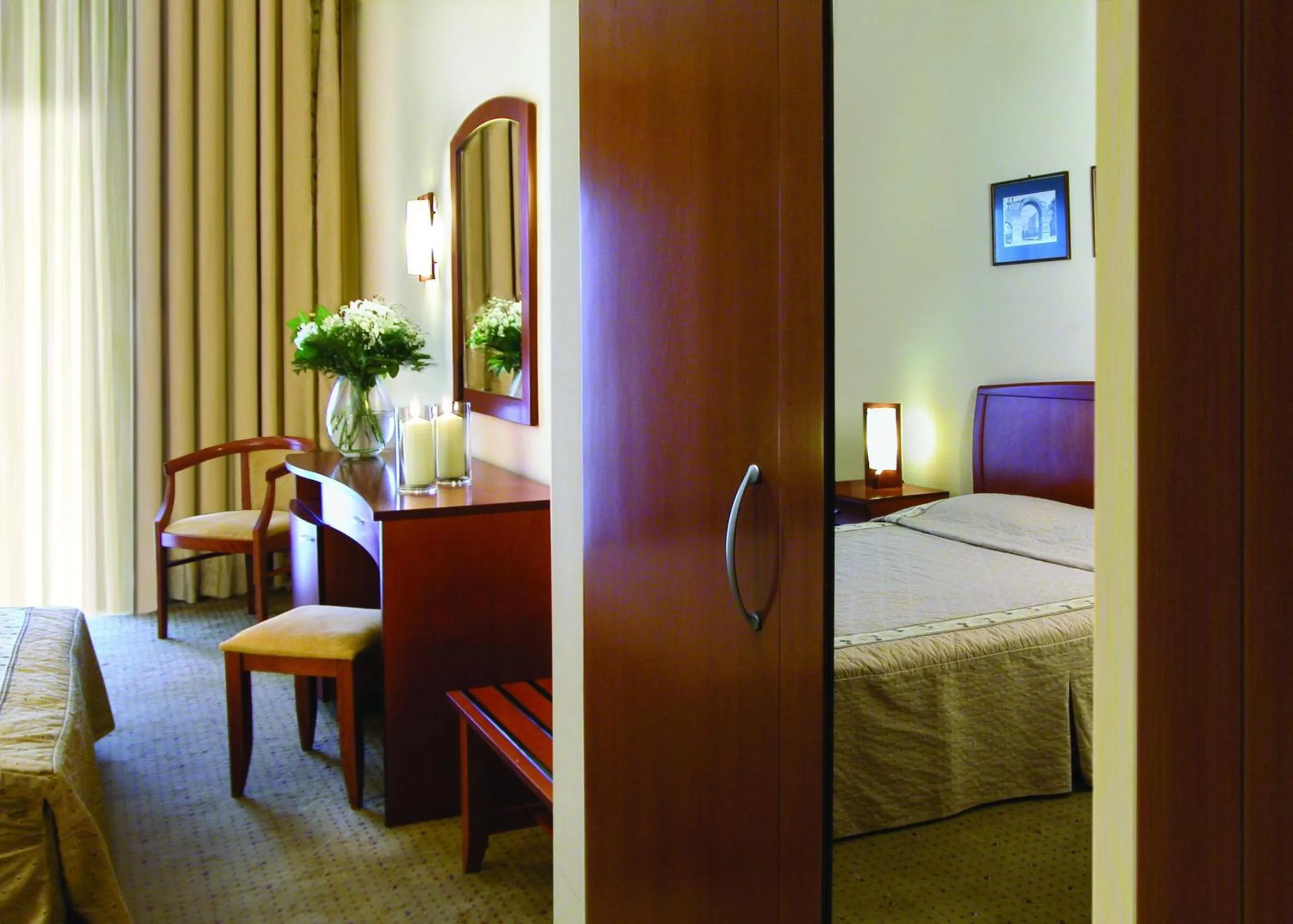 Photo of the whole room, Bed in Ambassador Hotel Thessaloniki